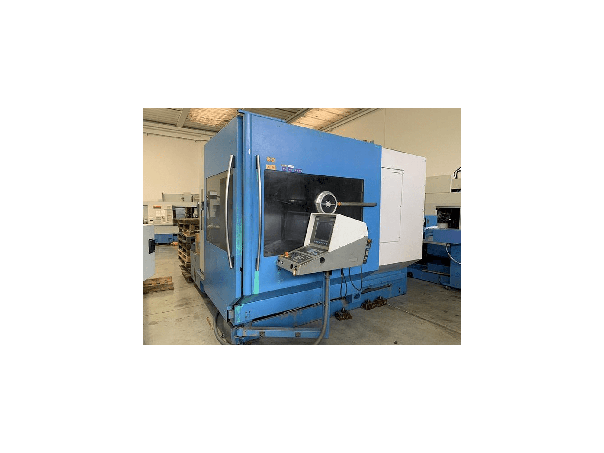 Widok z przodu maszyny DECKEL MAHO DMU 80