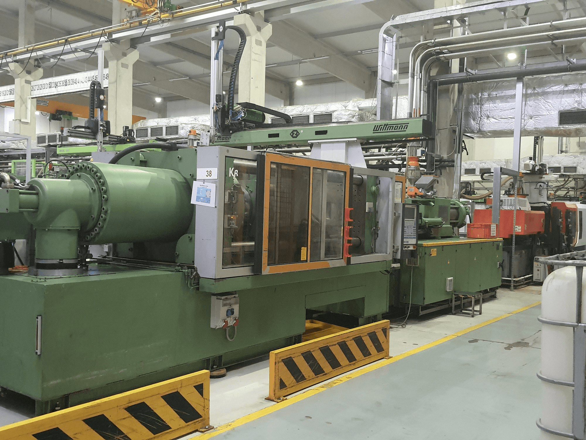 Widok z przodu maszyny Krauss Maffei 420-3000