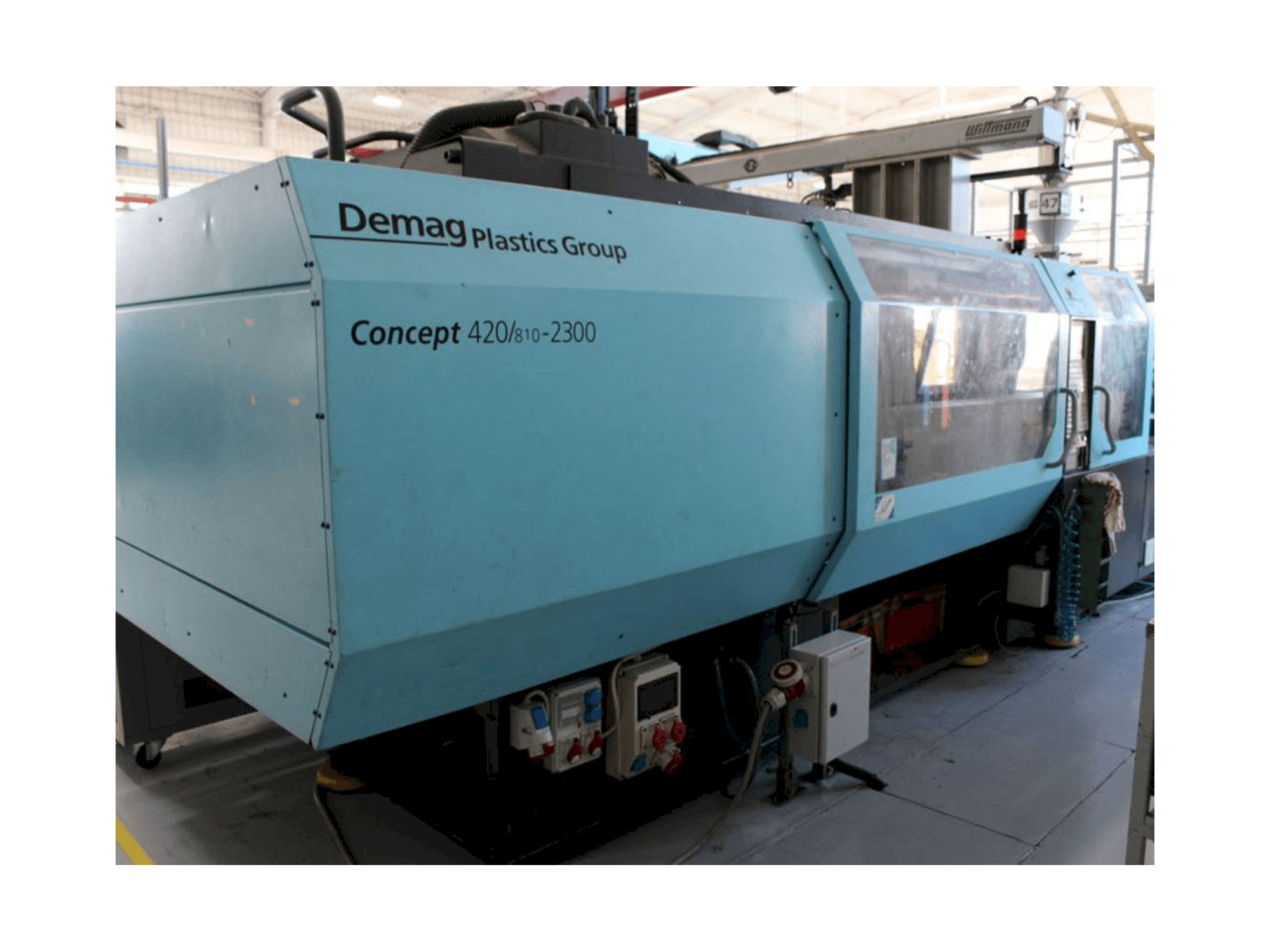 Widok z przodu maszyny DEMAG 420/810-2300 NC4