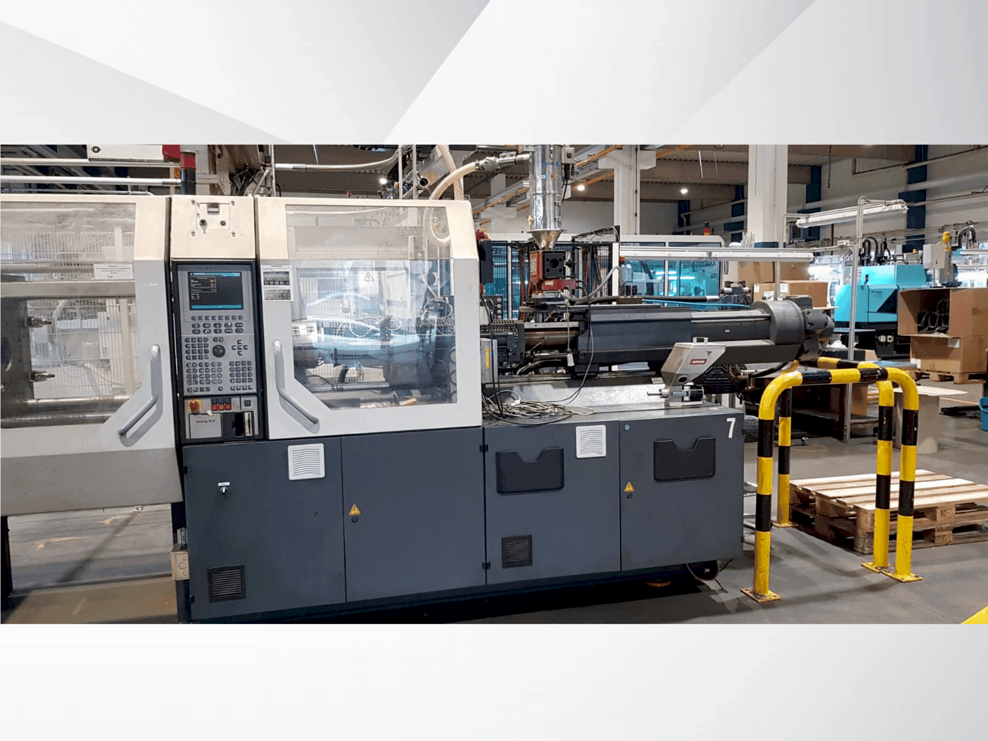 Widok z przodu maszyny DEMAG Concept 200/500-840 + W711