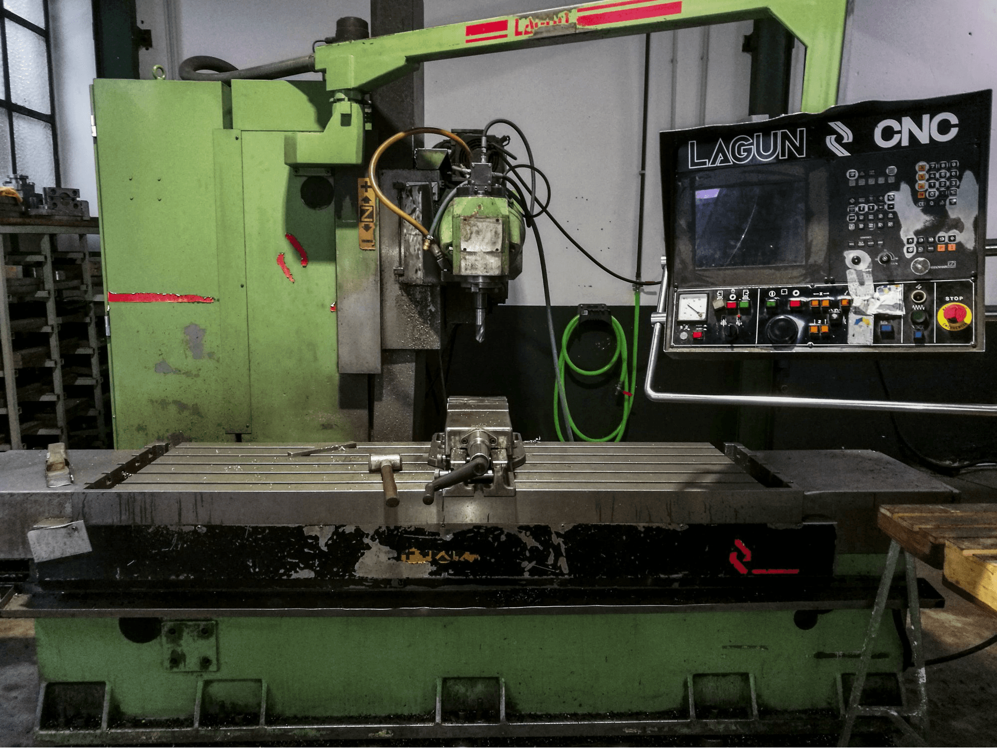 Widok z przodu maszyny Lagun FBF 1800