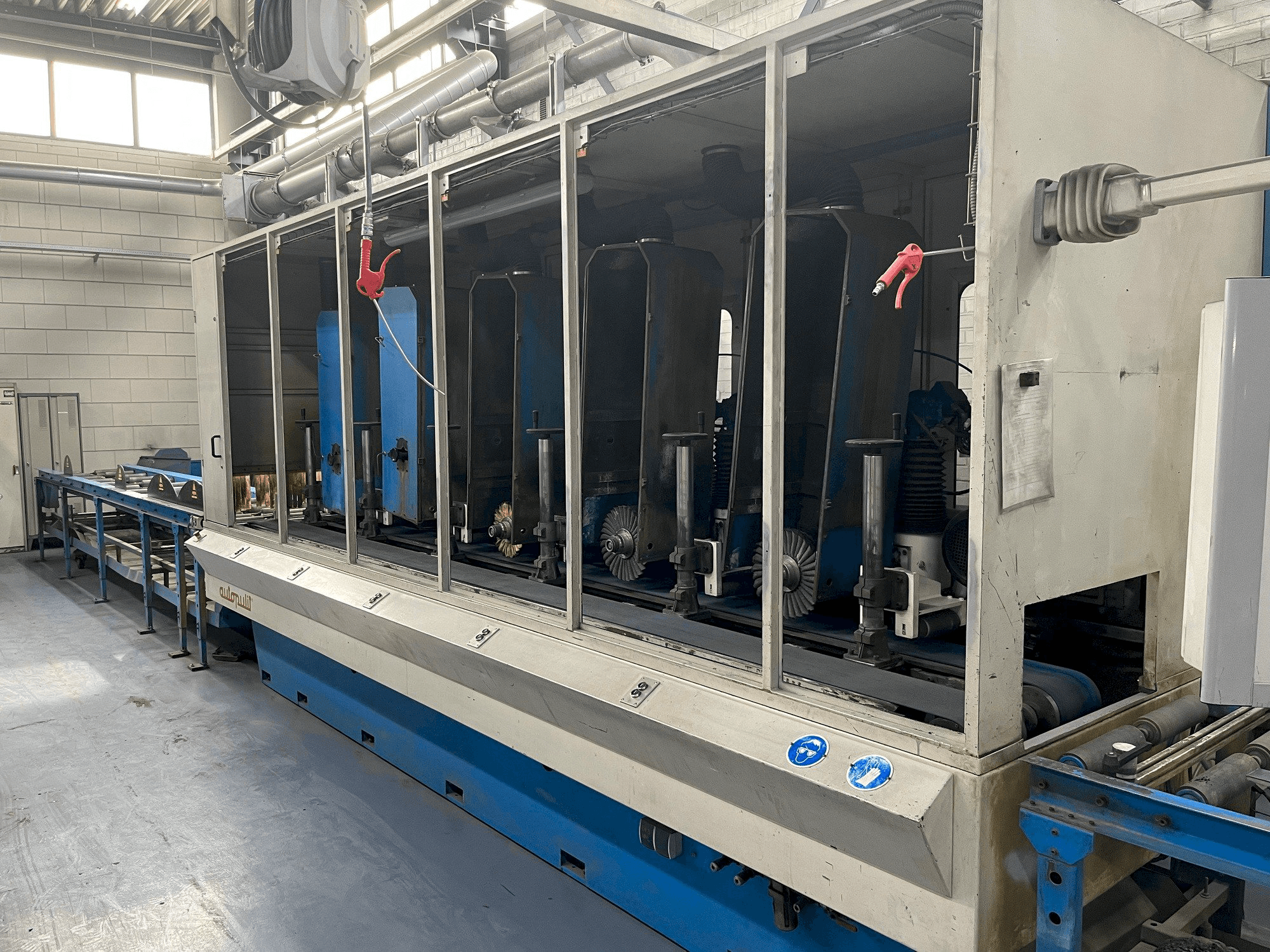 Widok z przodu maszyny Autopulit E4R-200/5UP