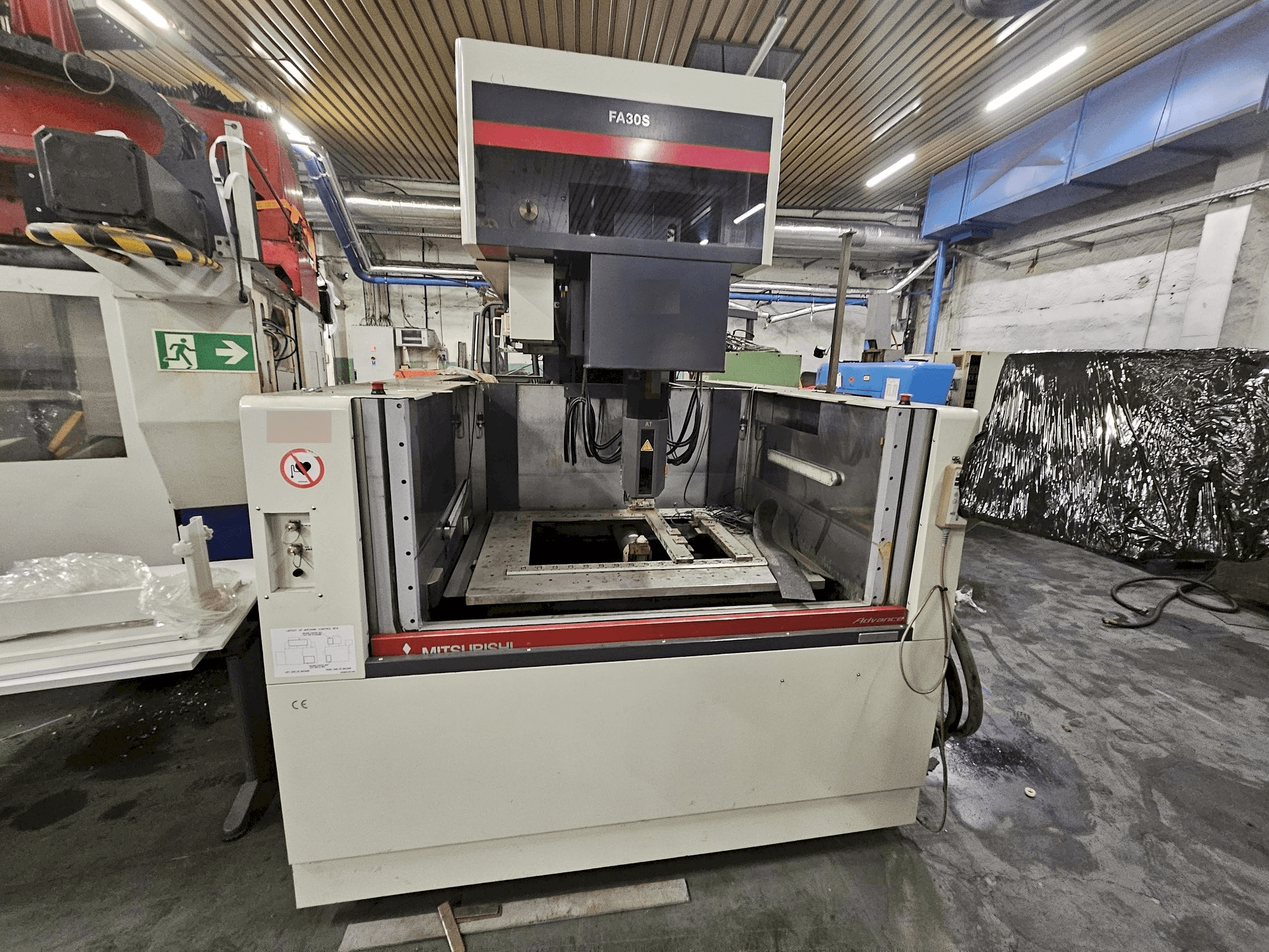 Widok z przodu maszyny Mitsubishi FA30VM
