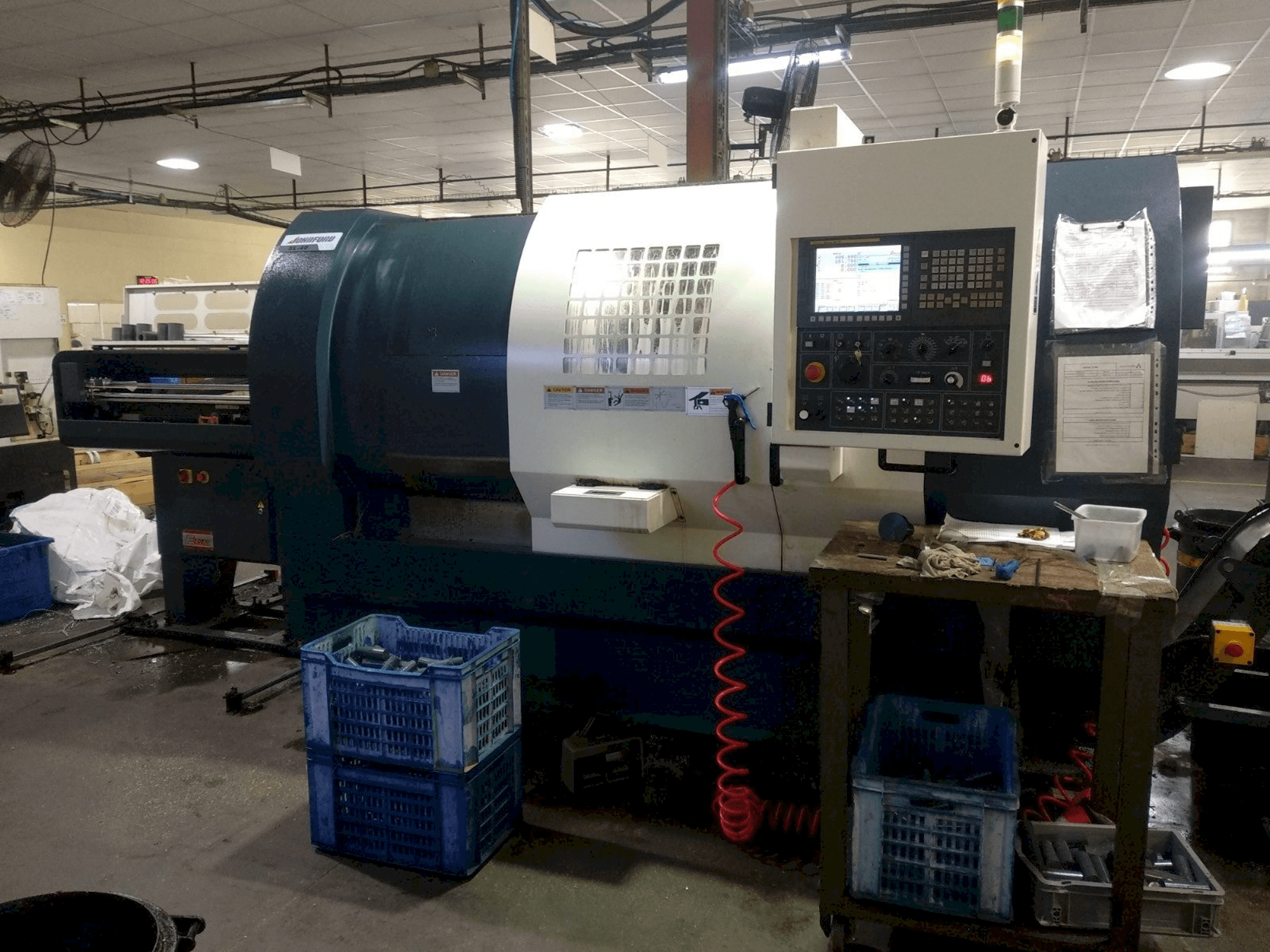 Widok z przodu maszyny Johnford SL-40