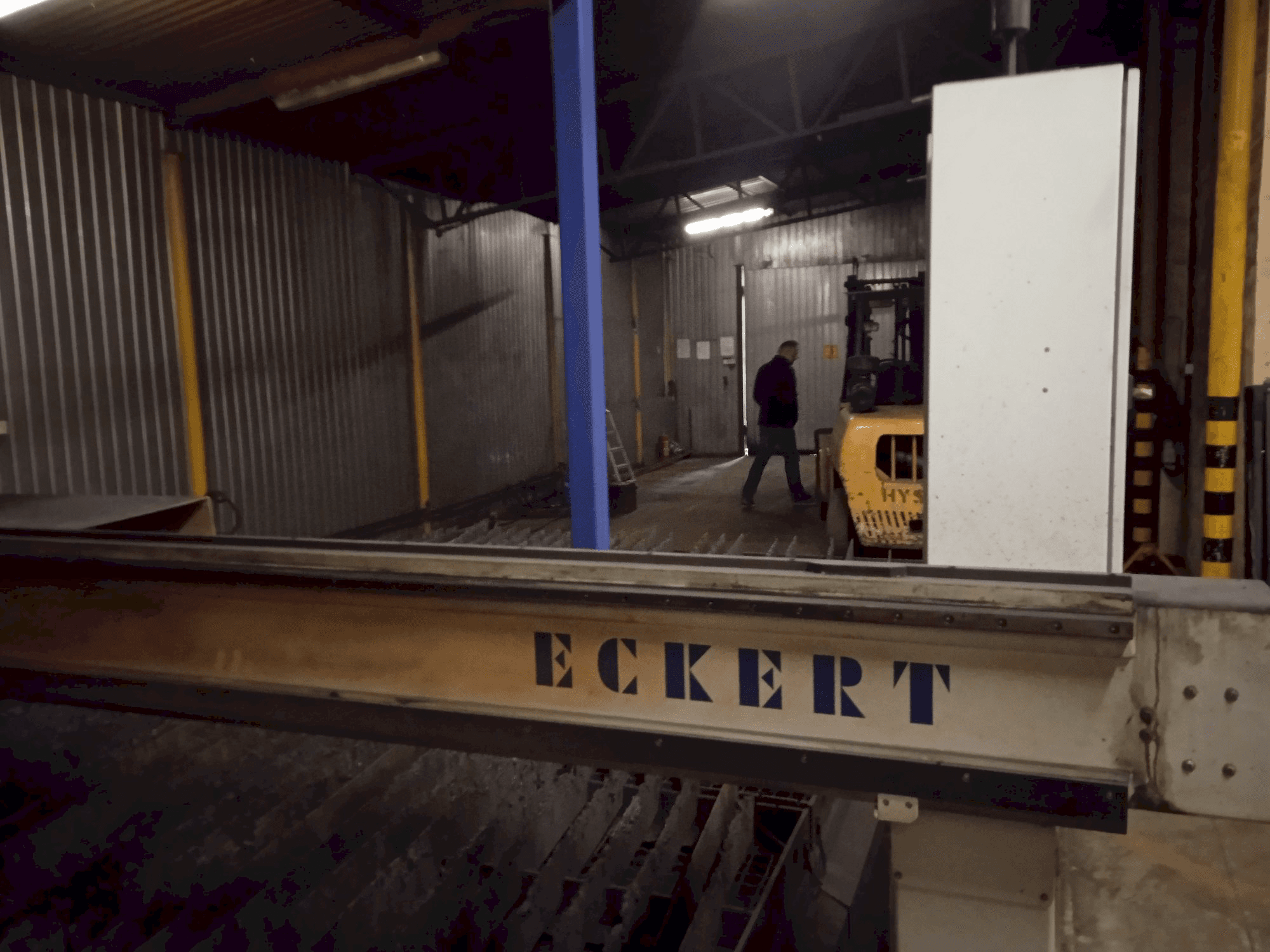 Widok z przodu maszyny ECKERT SZAFIR BL2