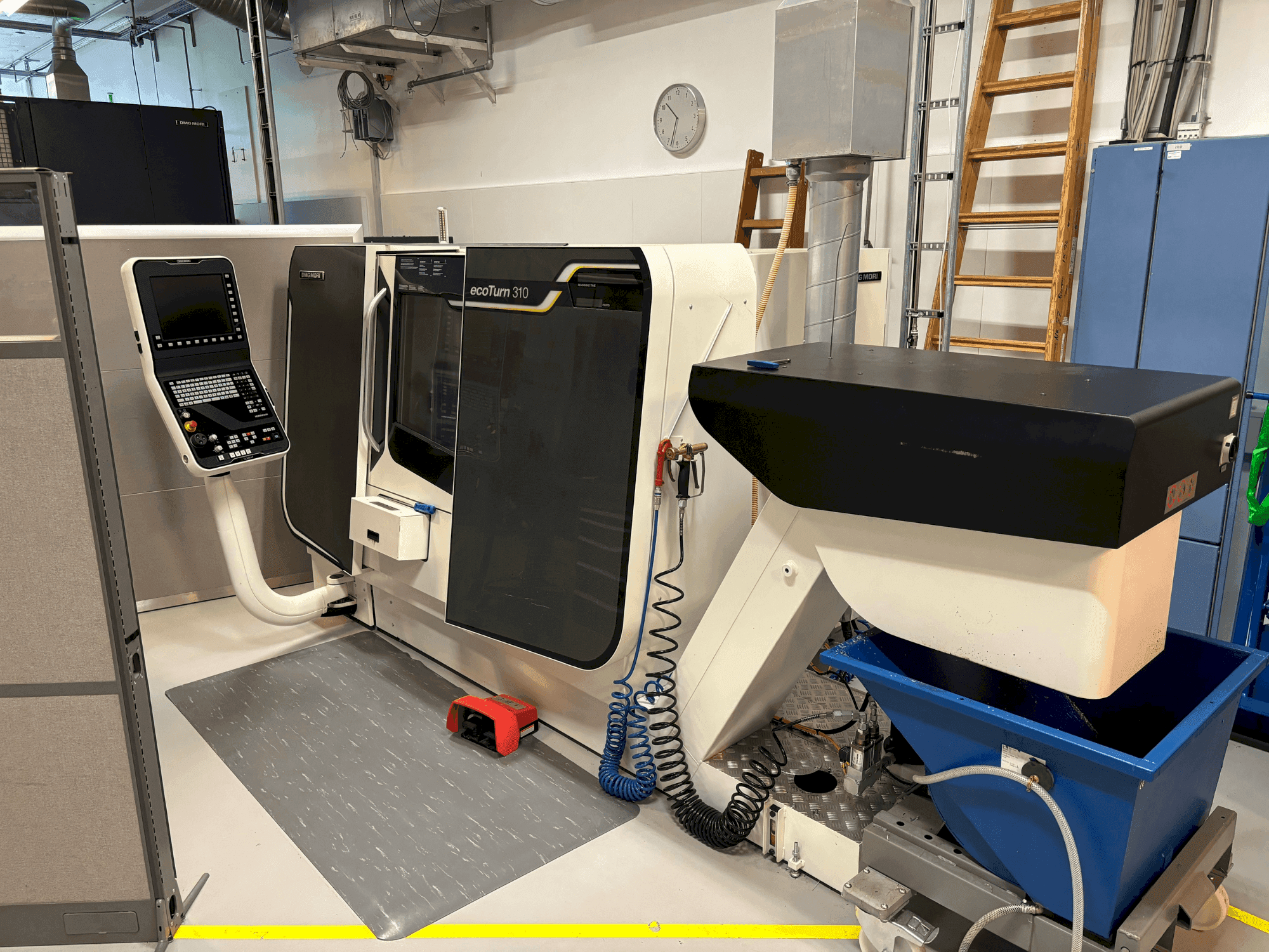 Widok z przodu maszyny DMG MORI ECOTURN 310 V3