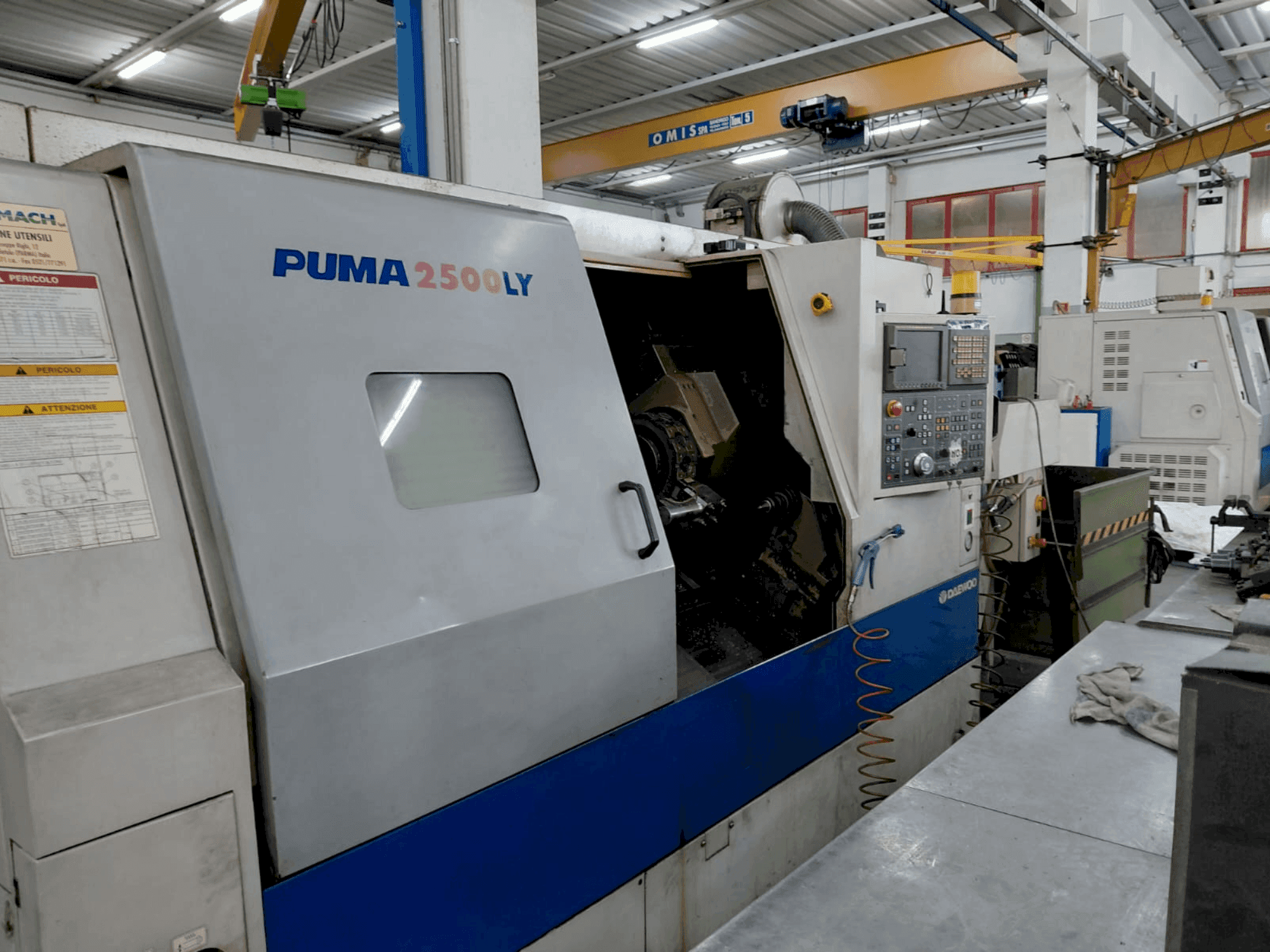 Widok z przodu maszyny DOOSAN Puma 2500 LY
