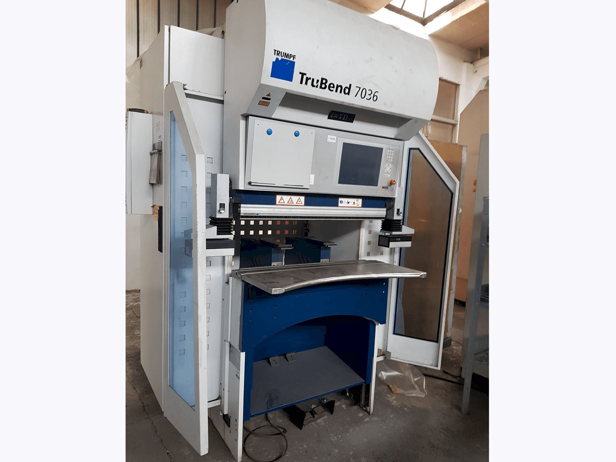 Widok z przodu maszyny Trumpf TruBend 7036