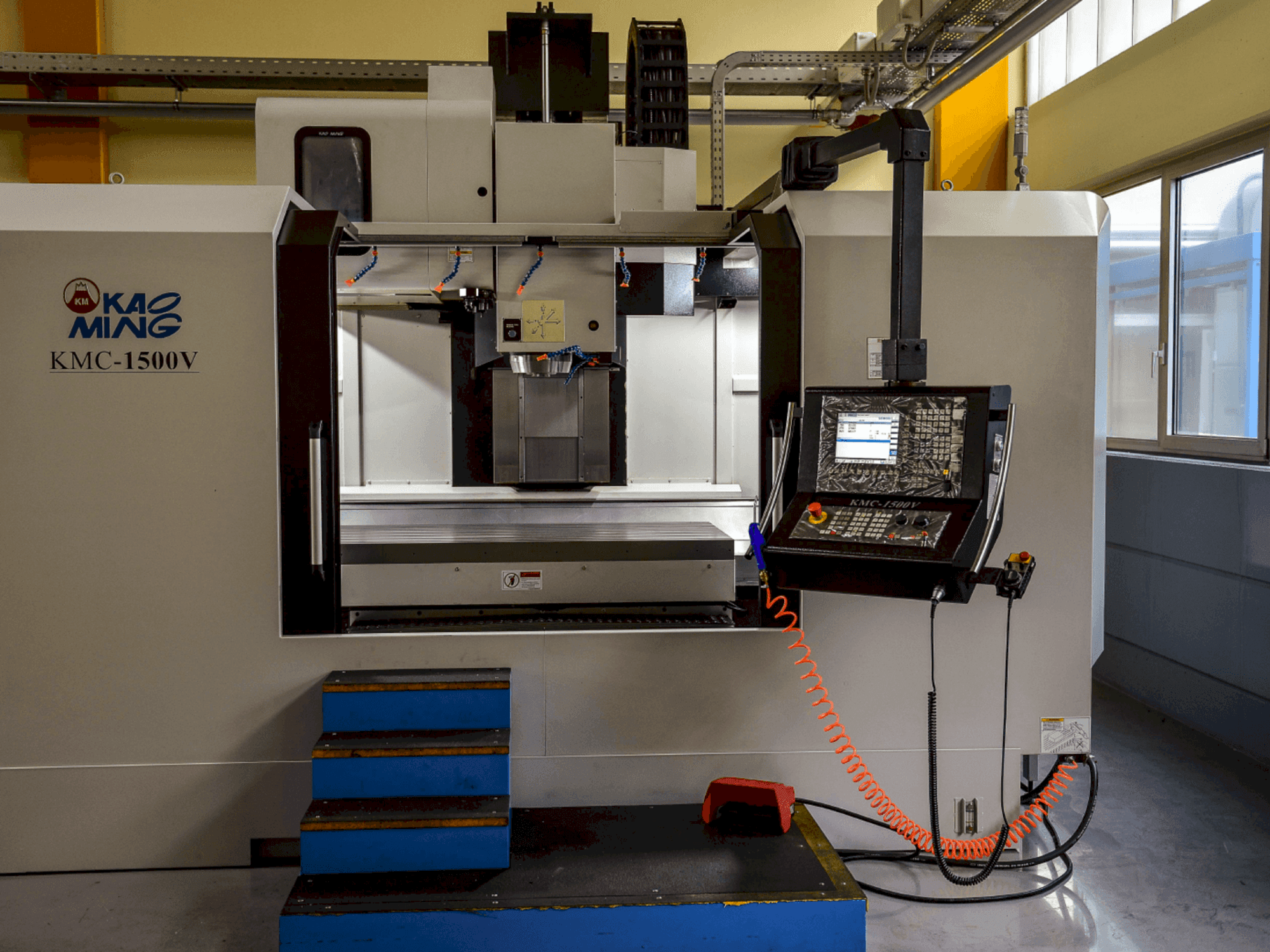 Widok z przodu maszyny KAOMING KMC 1500 V