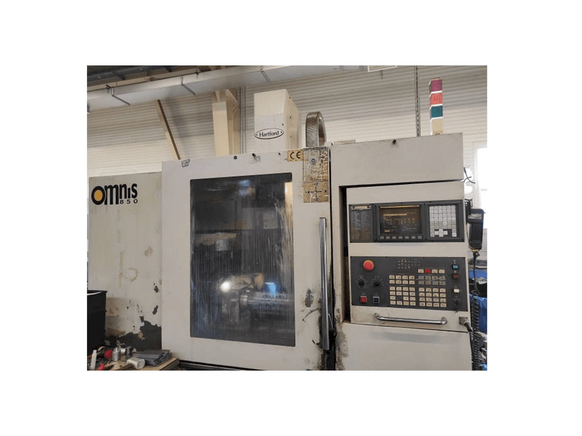 Widok z przodu maszyny Hartford Omnis 850