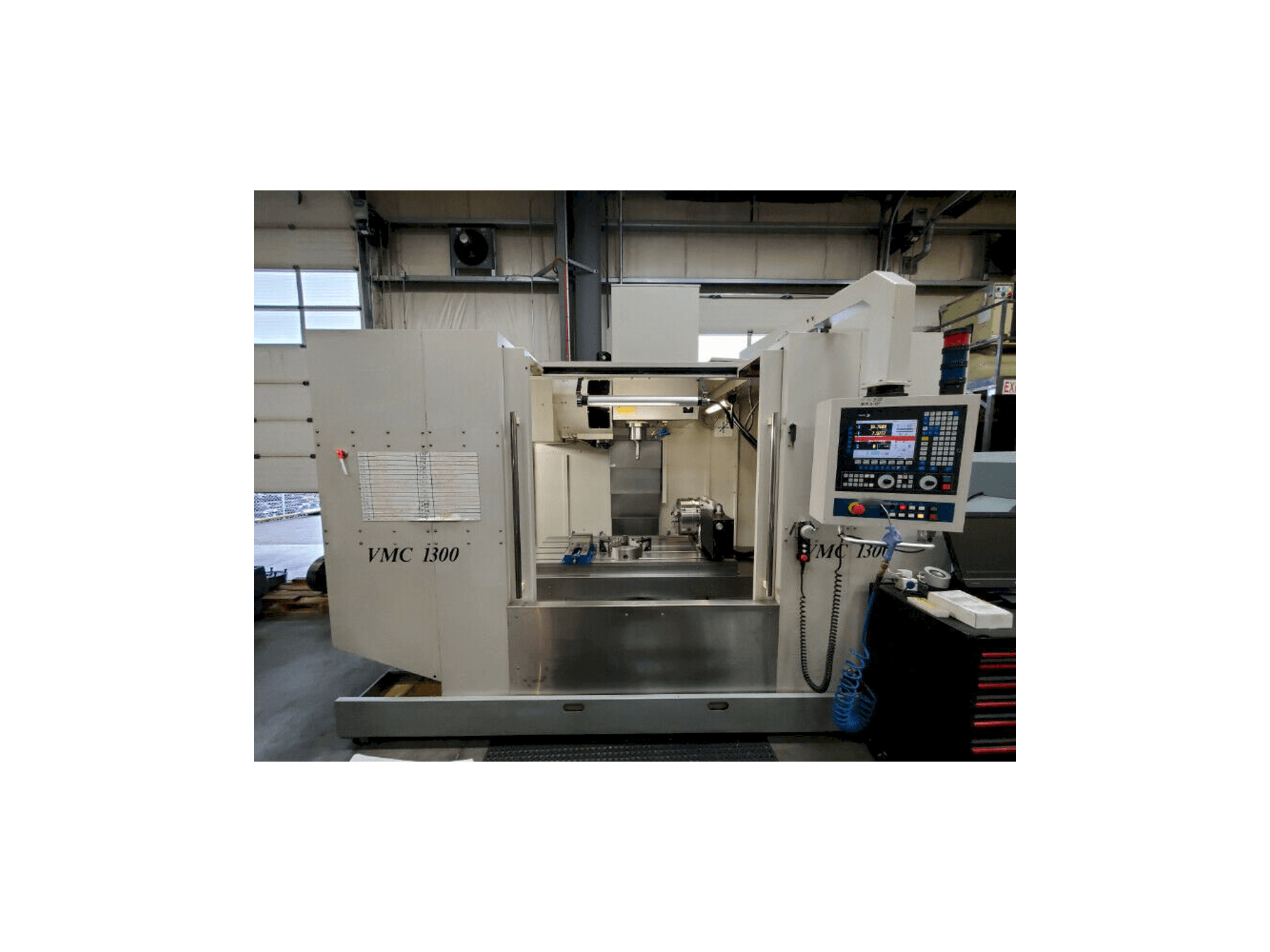 Widok z przodu maszyny Modern Microcut VMC 1300