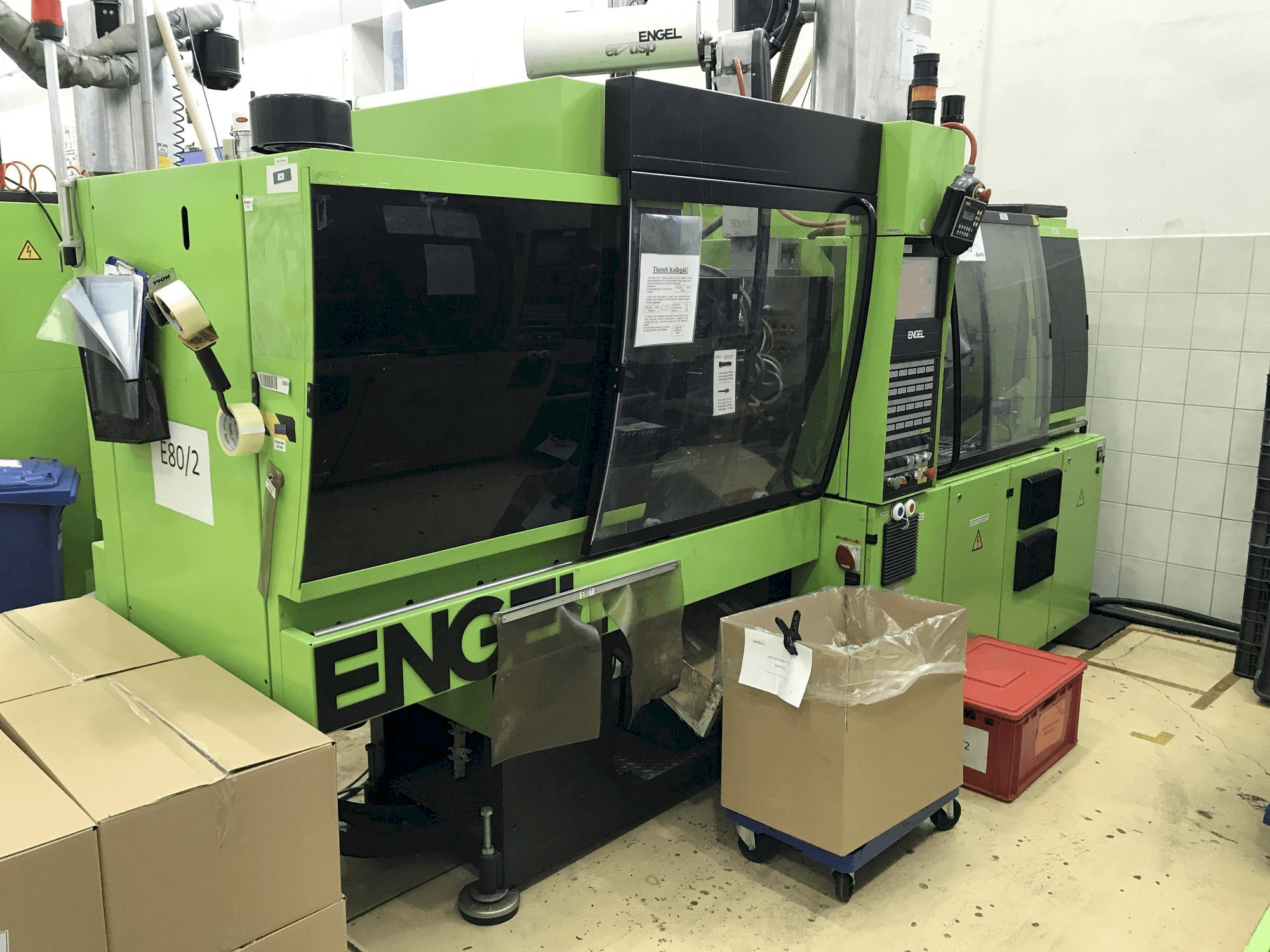 Widok z przodu maszyny ENGEL VC 330/80 Tech