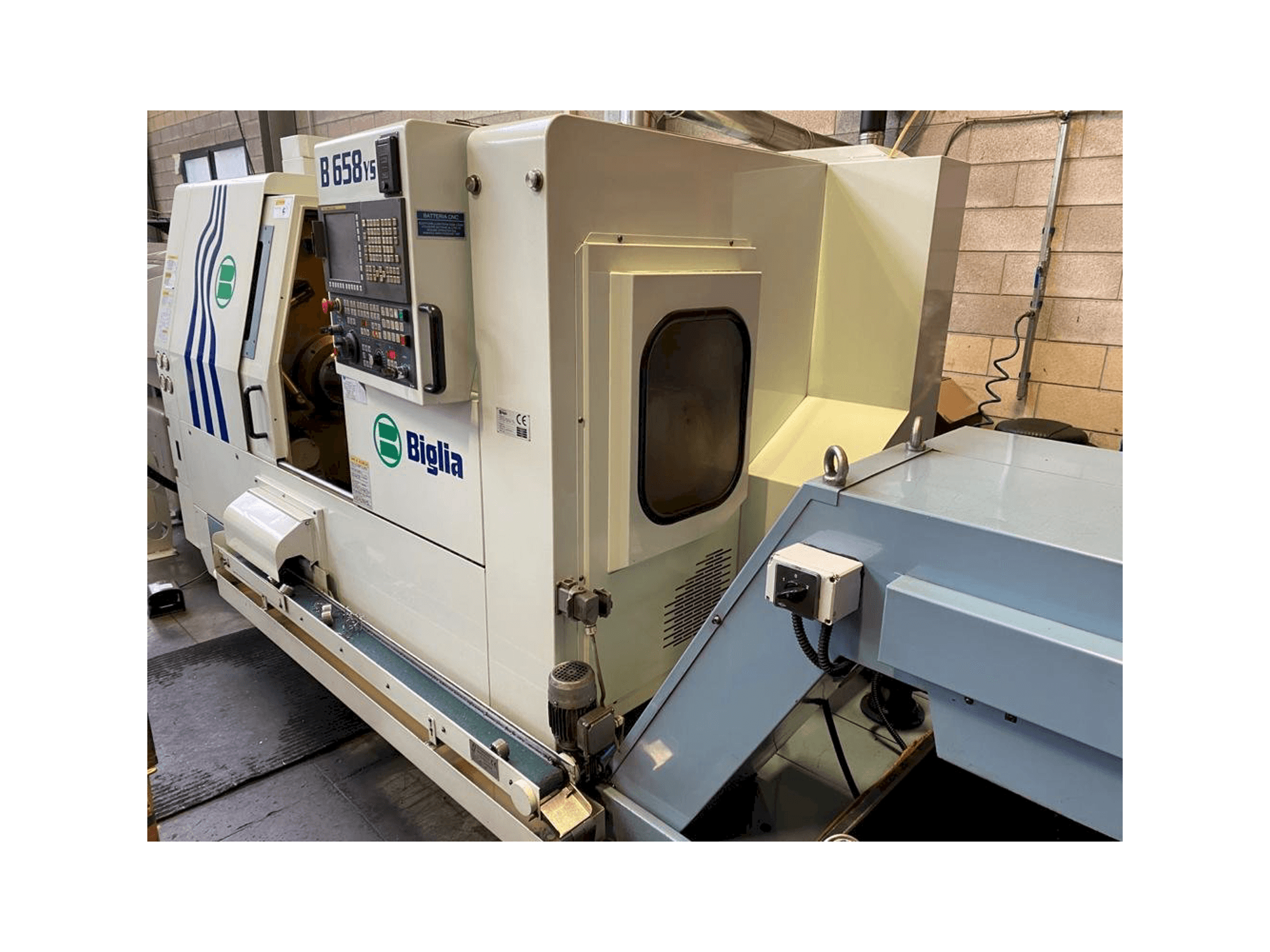 Widok z boku maszyny Biglia B658 YS