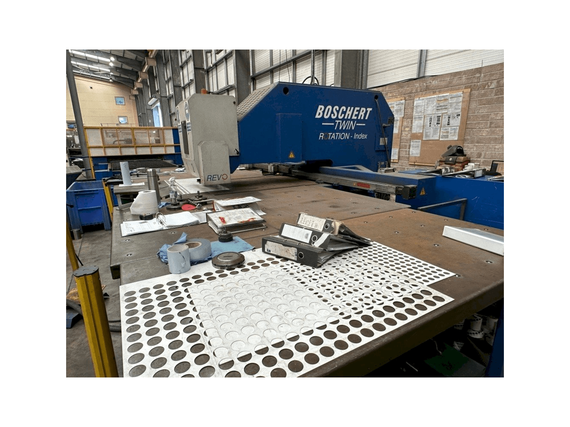 Widok z przodu maszyny Boschert Twin 1000 Inde