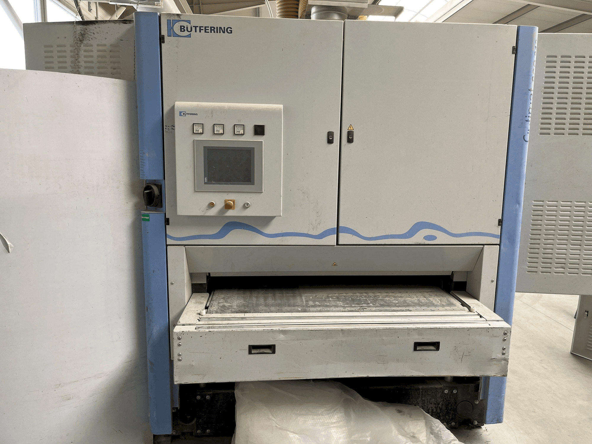Widok z przodu maszyny BUTFERING OPTIMAT SCO313 MRR
