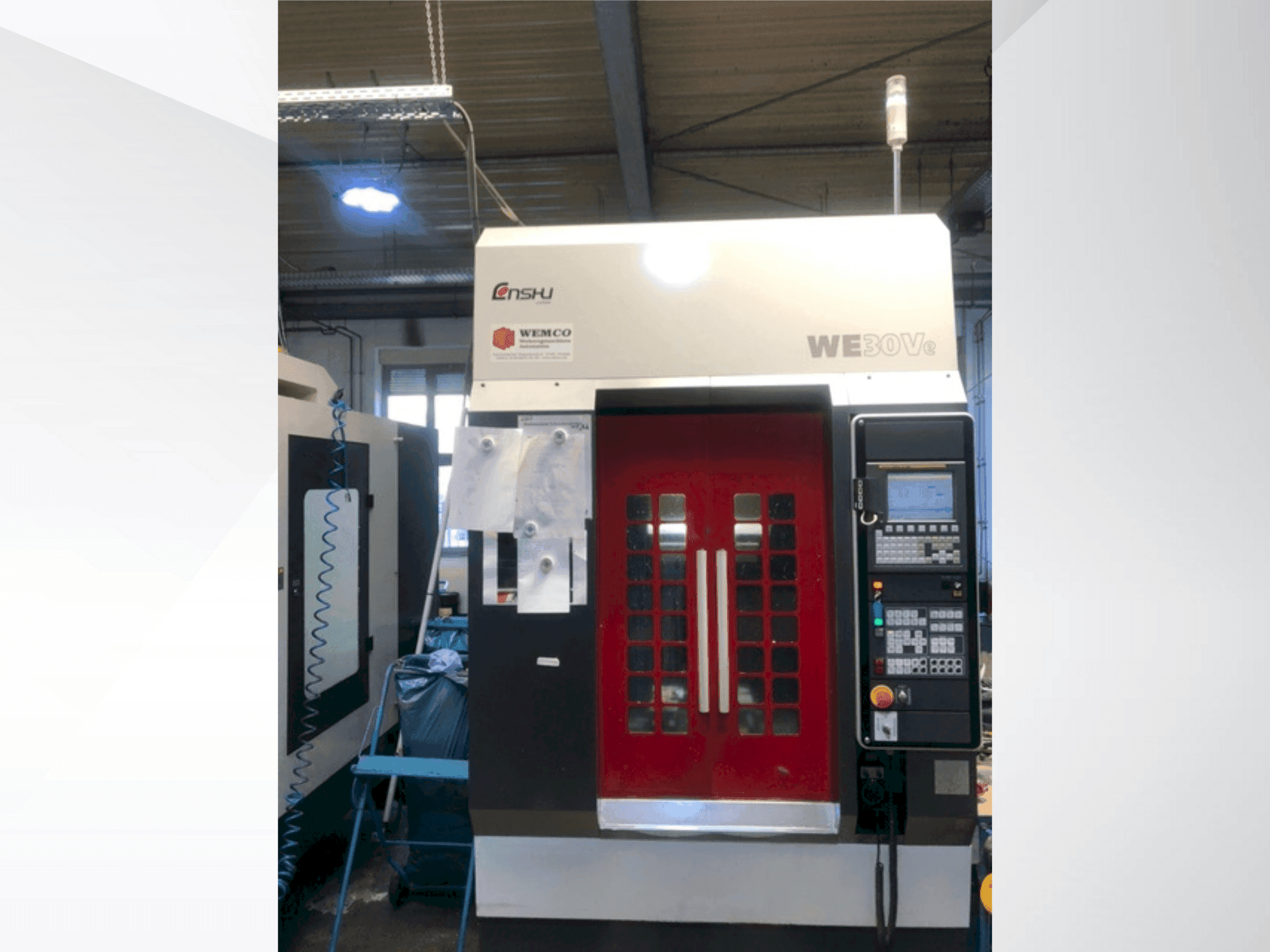 Widok z przodu maszyny Enshu WE30Ve