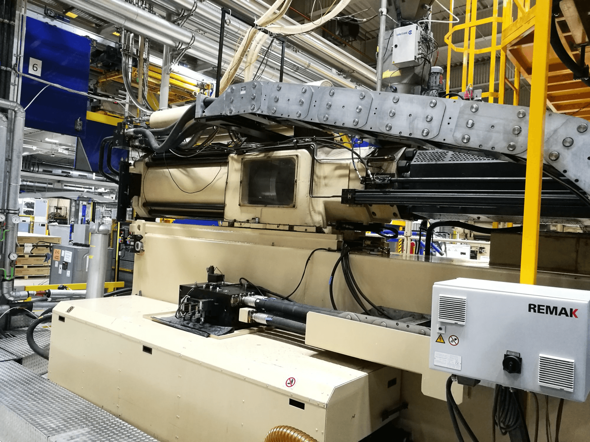 Widok z przodu 2 maszyny Husky E 3150 RS 170-155