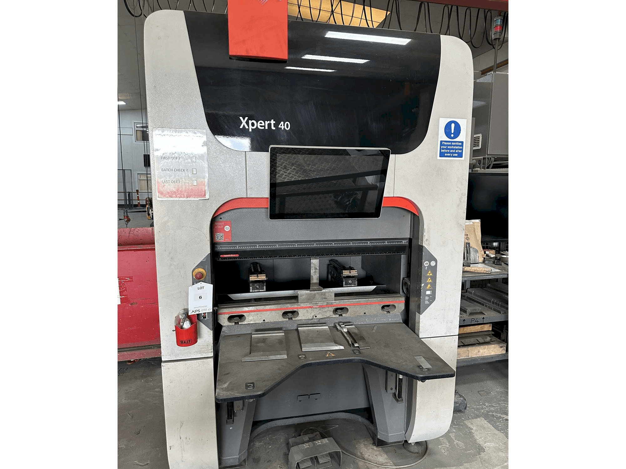 Widok z przodu maszyny Bystronic Xpert 40/1030