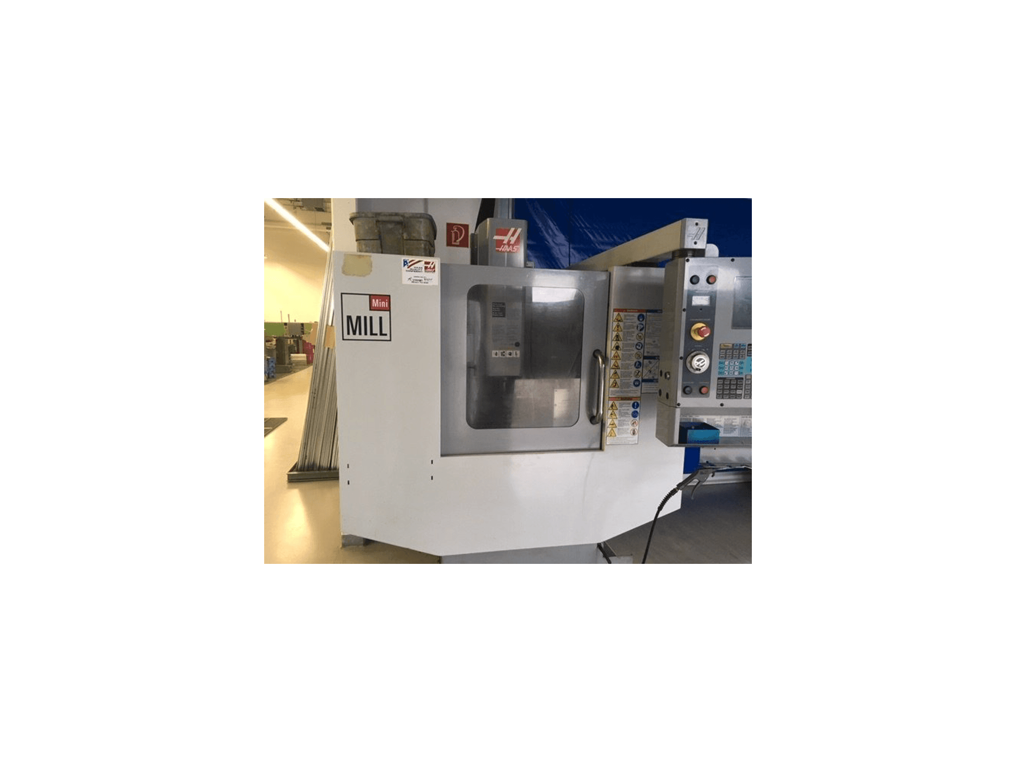 Widok z przodu maszyny HAAS Mini Mill HE