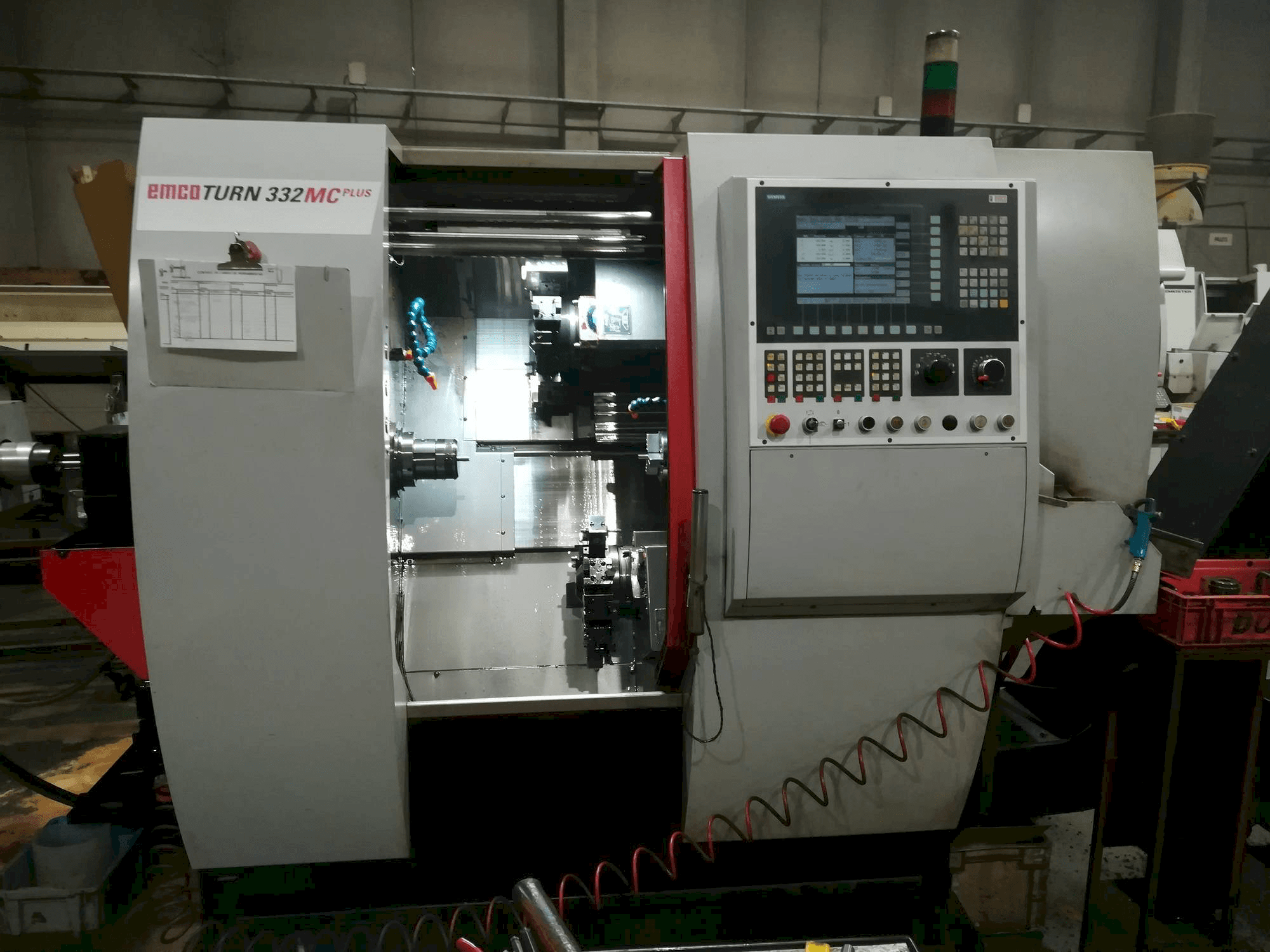 Widok z przodu maszyny EMCO Emcoturn 332 MC