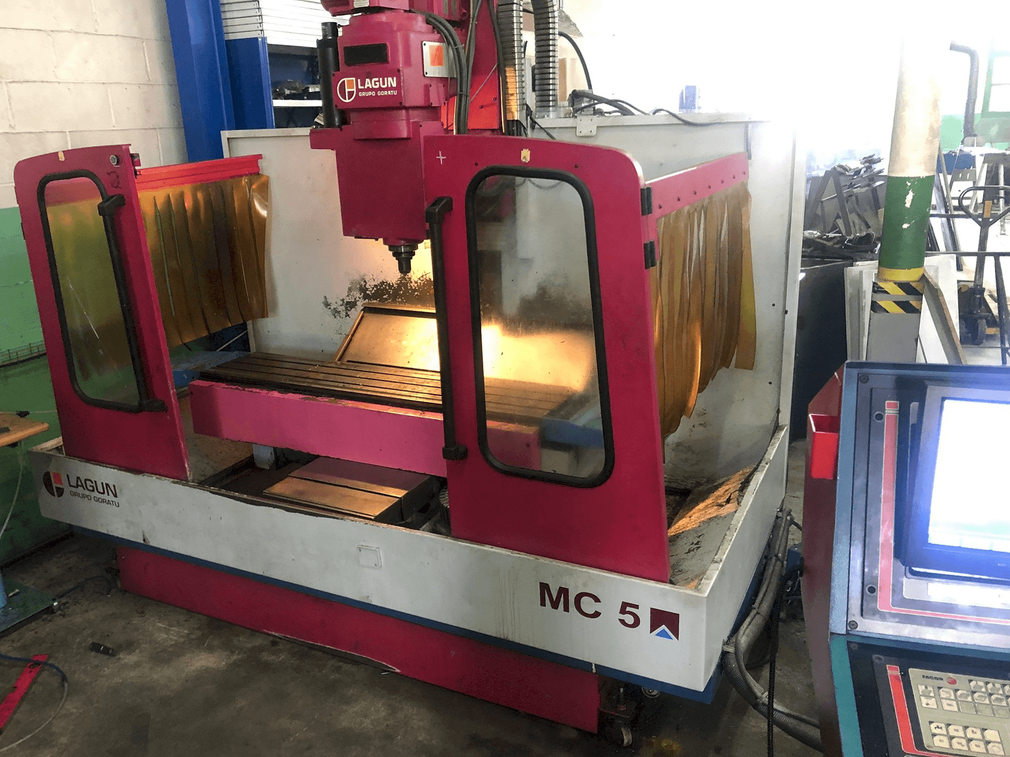 Widok z przodu maszyny LAGUN MC 5