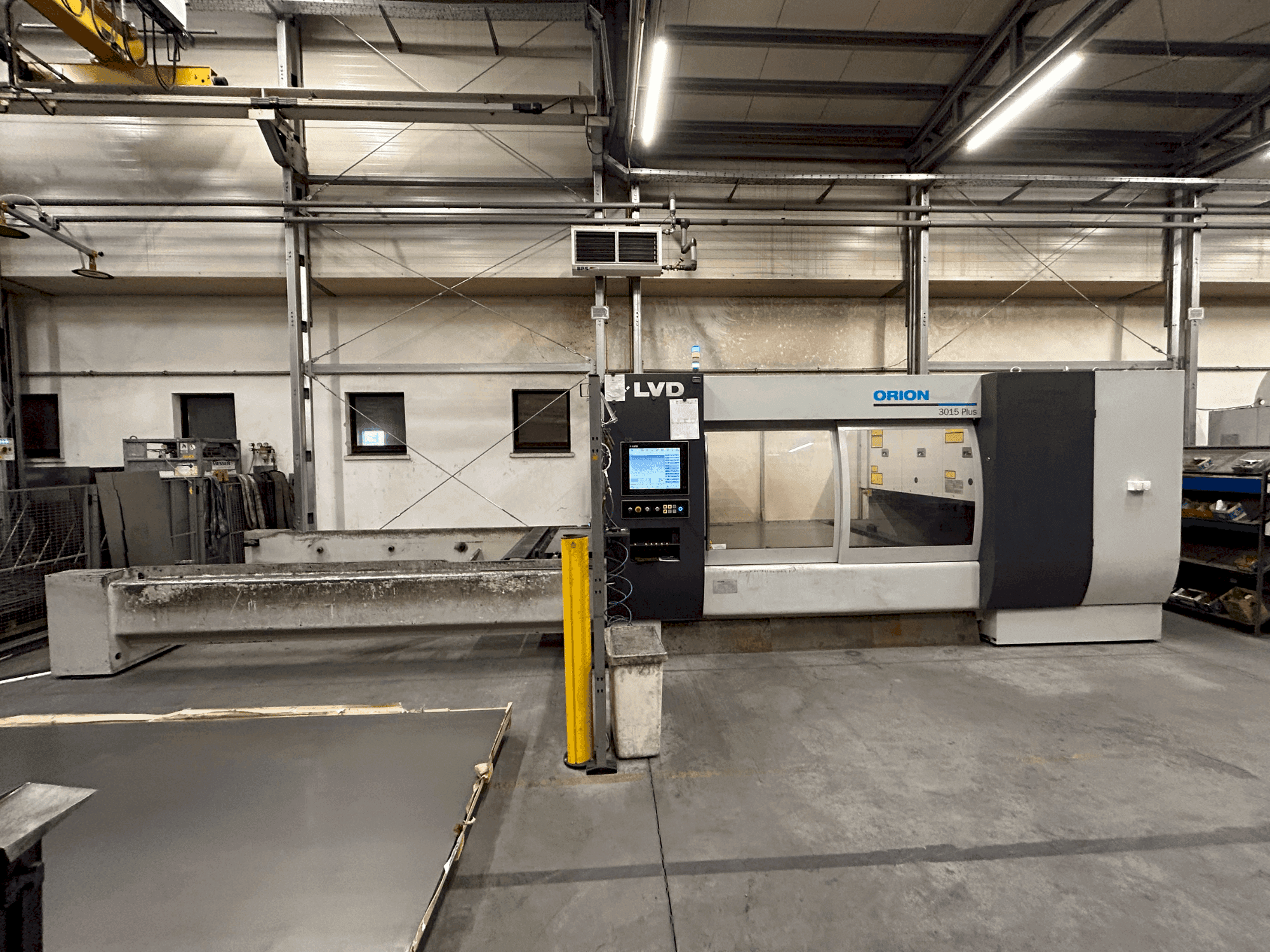 Widok z przodu maszyny LVD Orion 3015 Plus