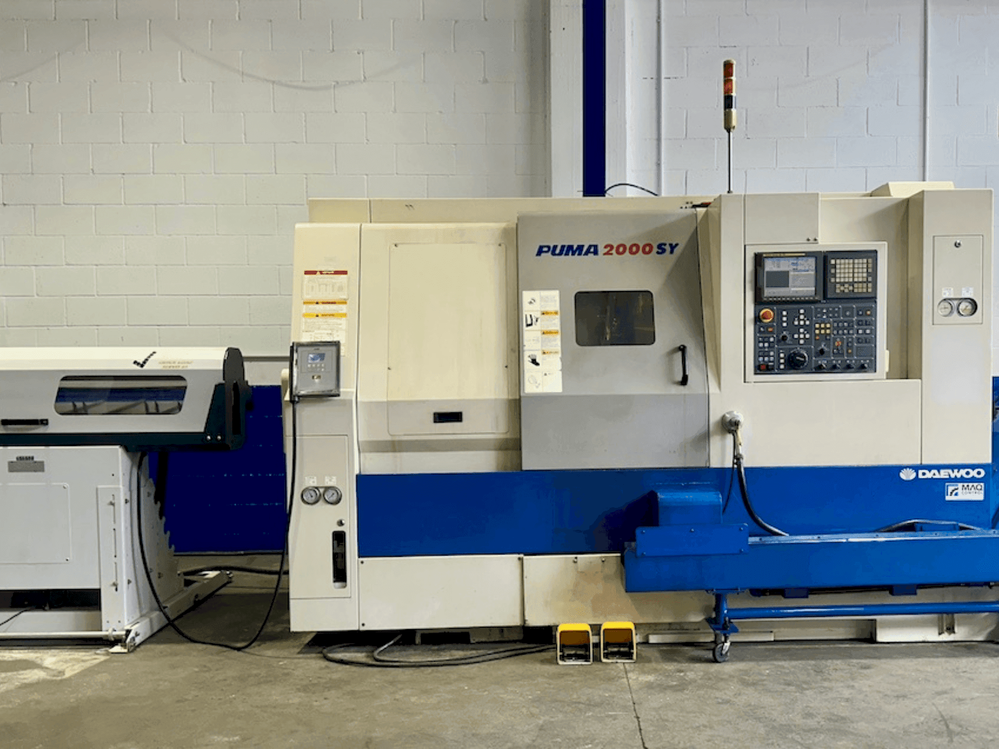 Widok z przodu maszyny DOOSAN PUMA 2000SY
