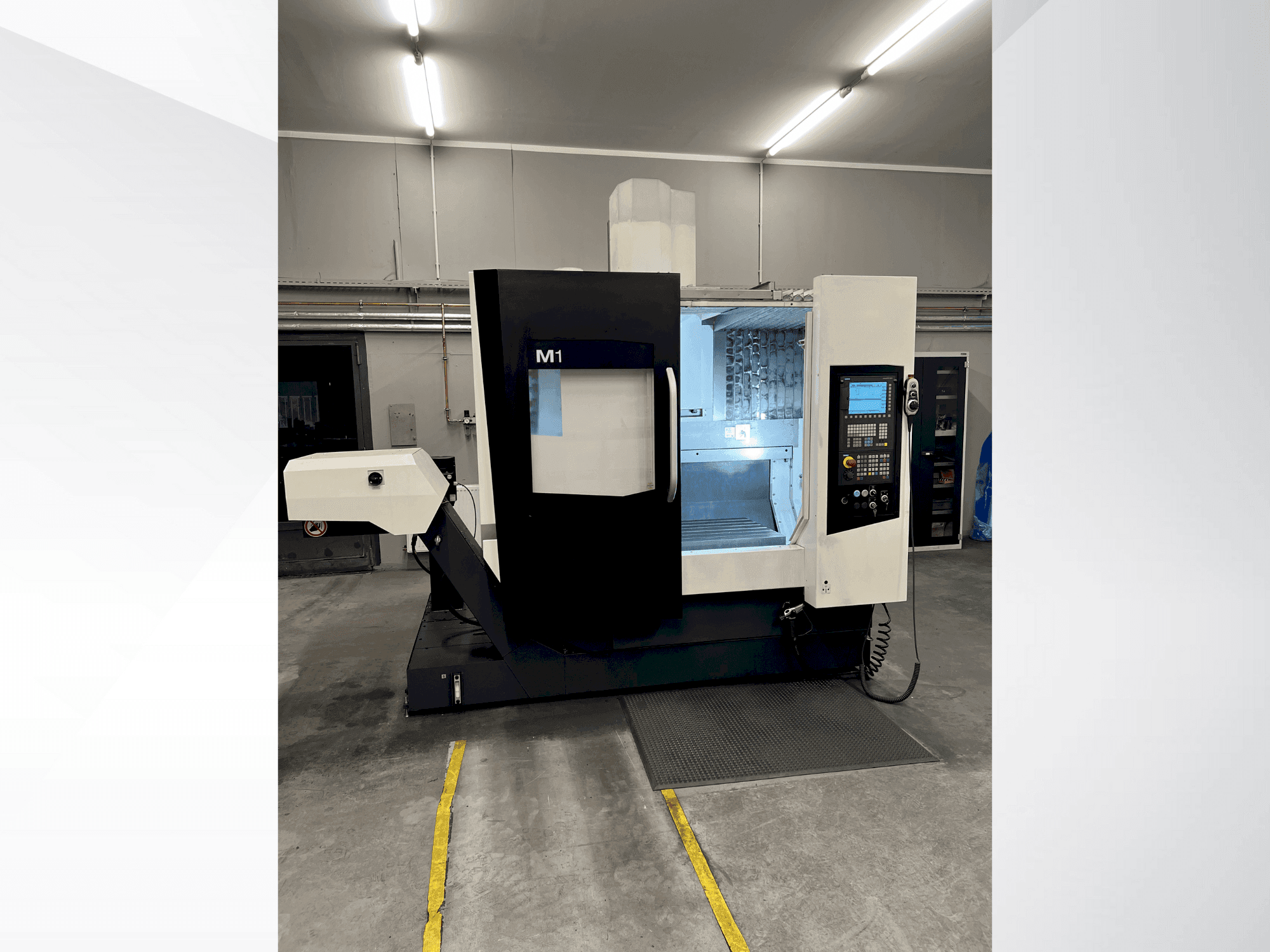 Widok z przodu maszyny DMG MORI M1 Pro