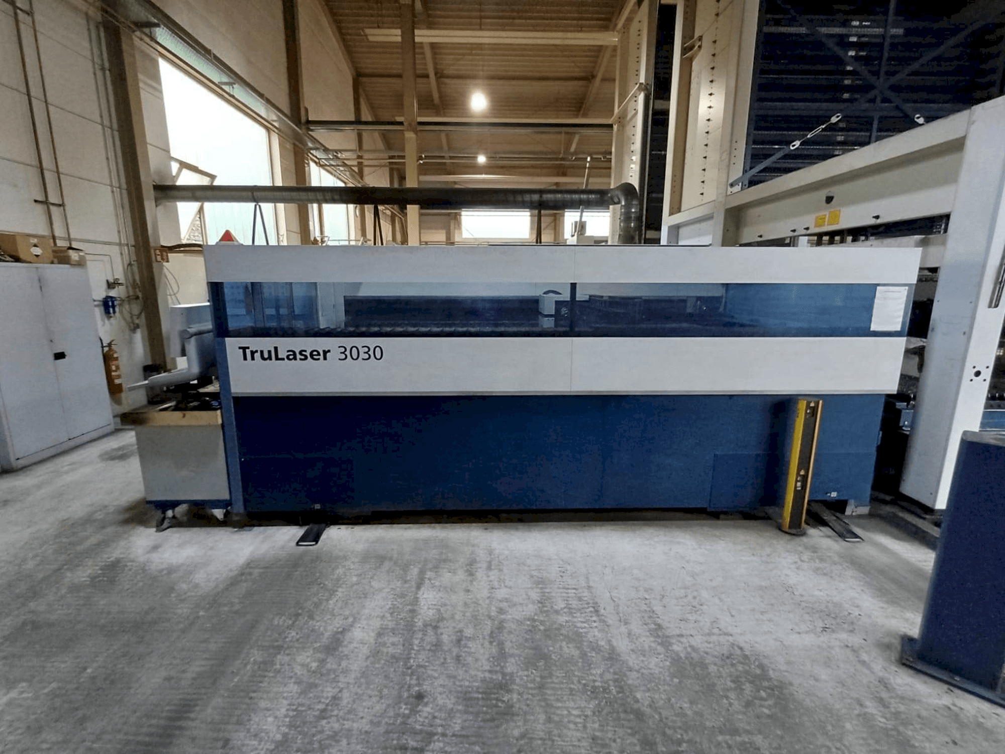 Widok z przodu maszyny TRUMPF TruLaser 3030