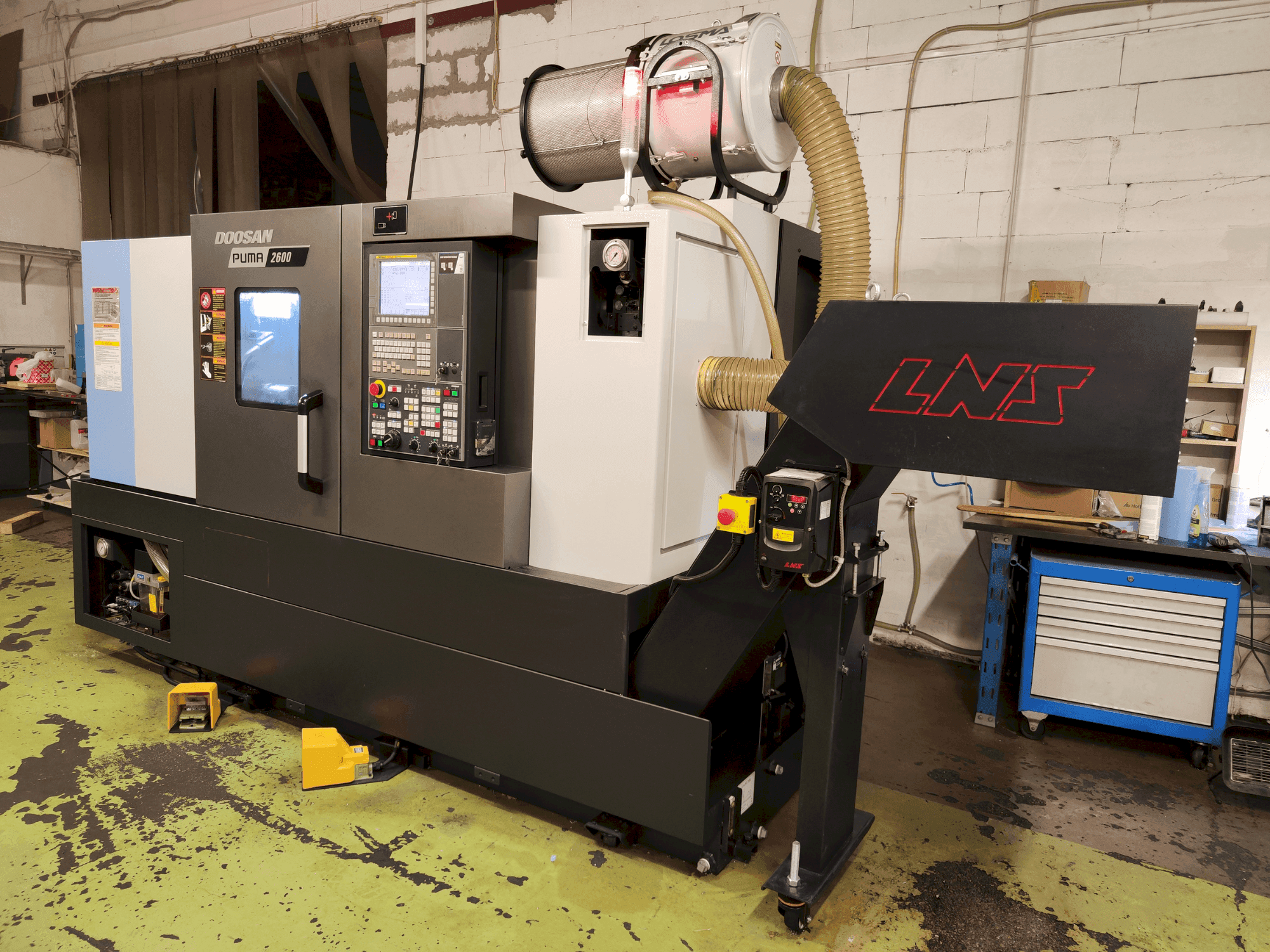 Widok z przodu maszyny DOOSAN Puma 2600/500