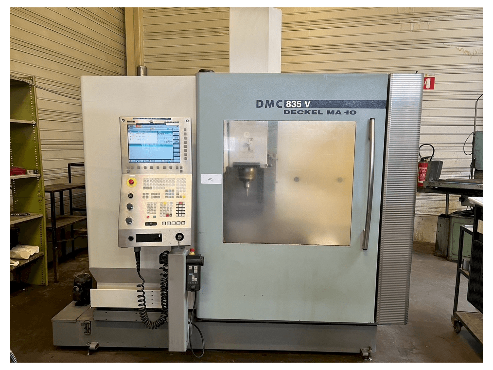 Widok z przodu maszyny DMG DMC 835