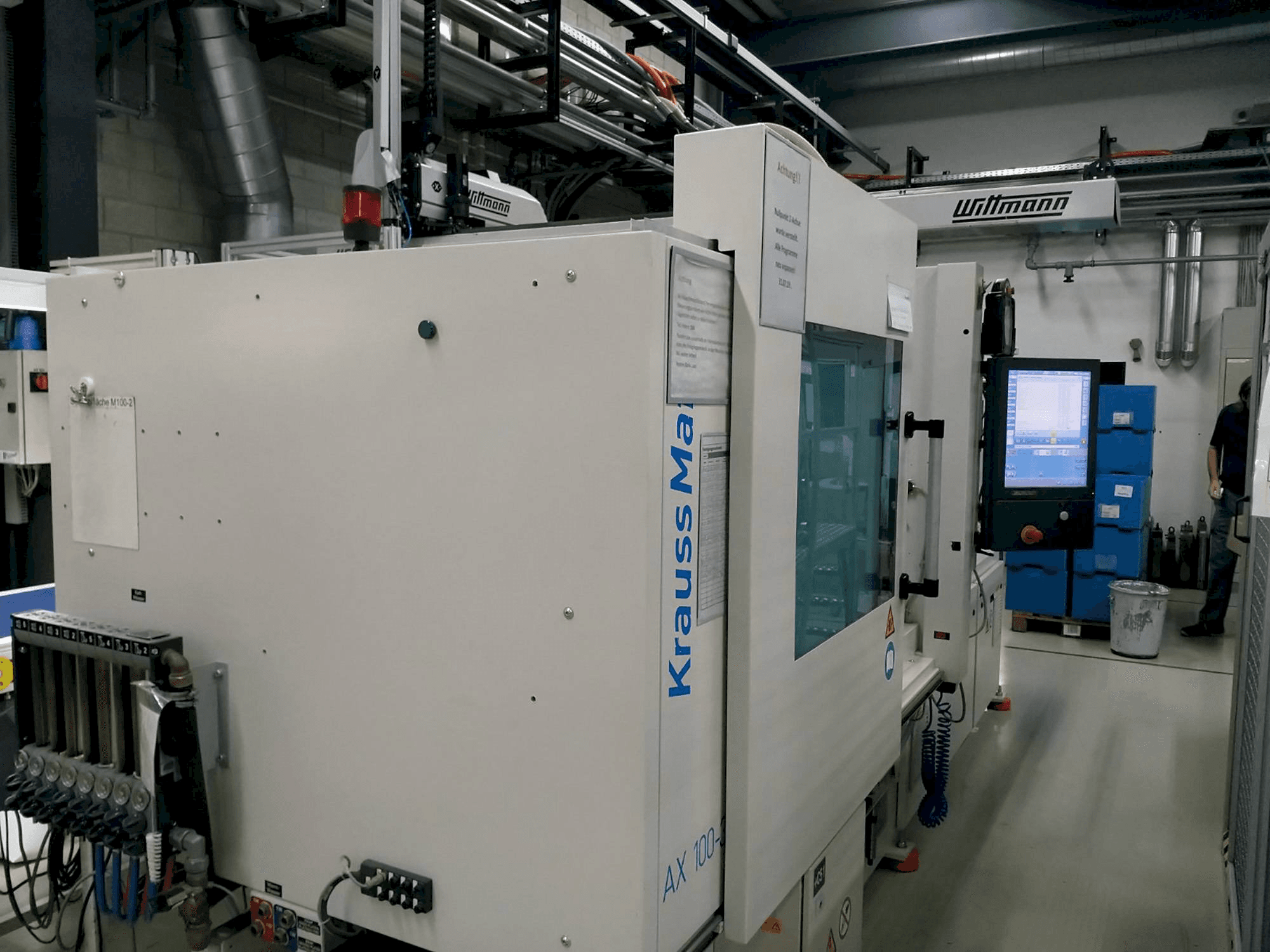 Widok z przodu maszyny Krauss Maffei 100-380 AX
