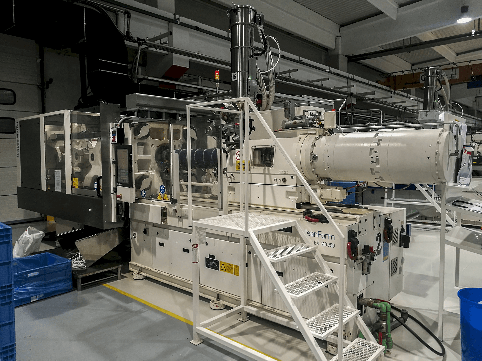 Widok z prawej maszyny Krauss Maffei 160-750 EX