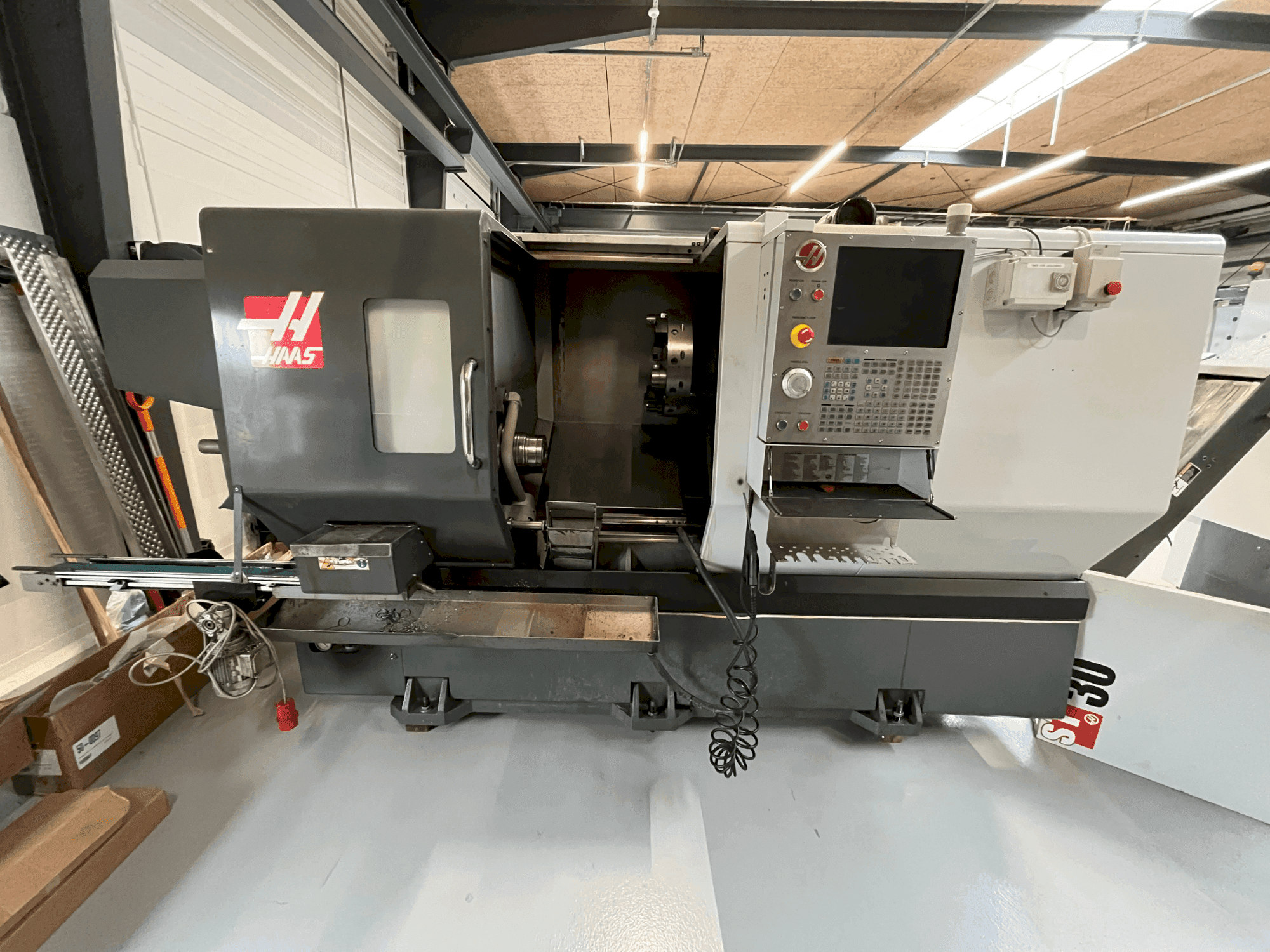 Widok z przodu maszyny HAAS ST-30