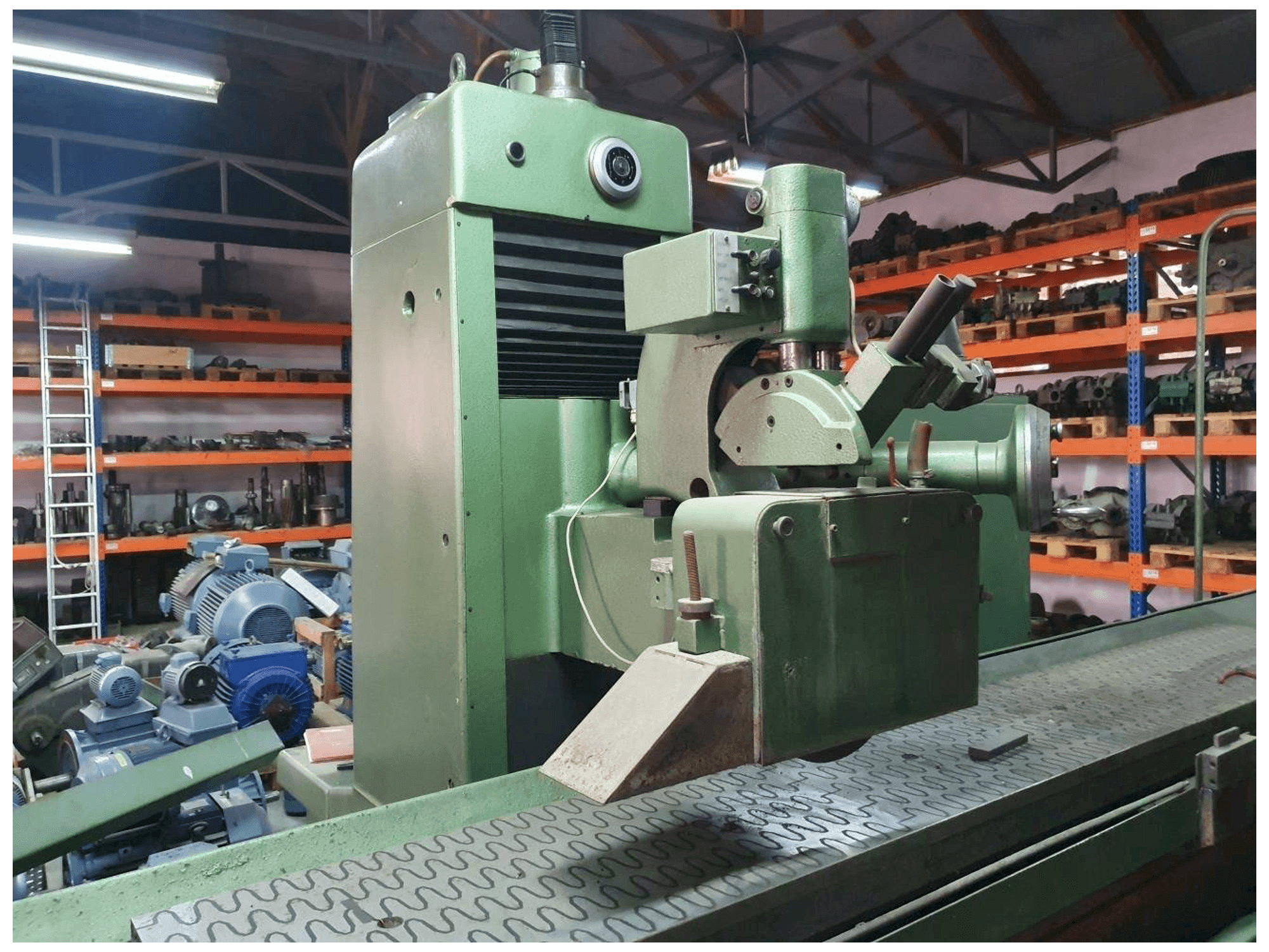 Widok z przodu maszyny ELB SCHLIFF SWBD-30 VA II