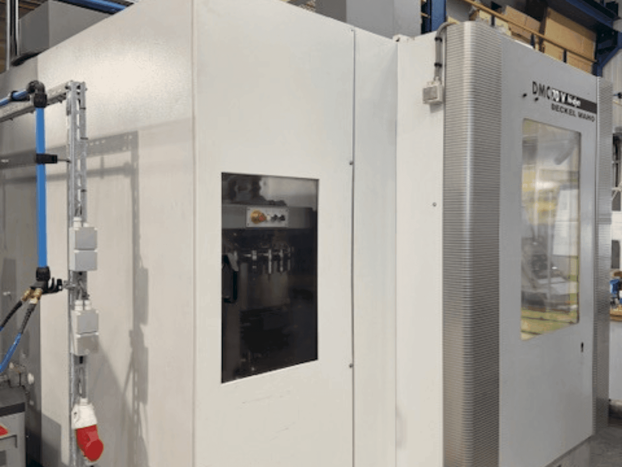 Widok z przodu maszyny DECKEL MAHO DMC 70V Hi-Dyn