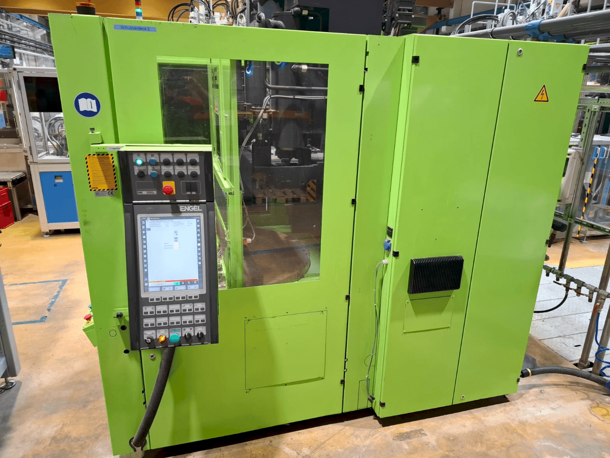 Widok z przodu maszyny Engel Insert 80V/40