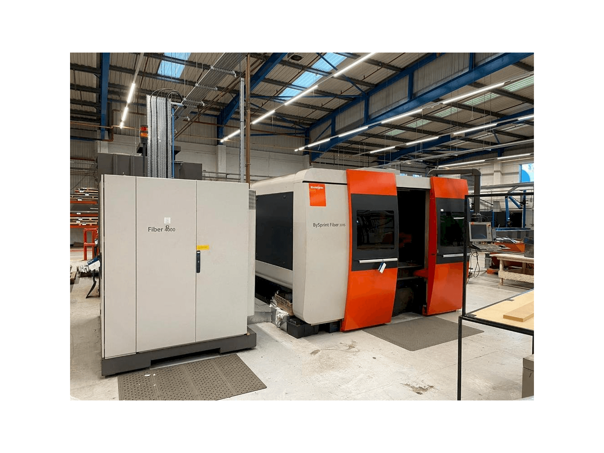 Widok z przodu maszyny Bystronic BySprint Fiber 3015