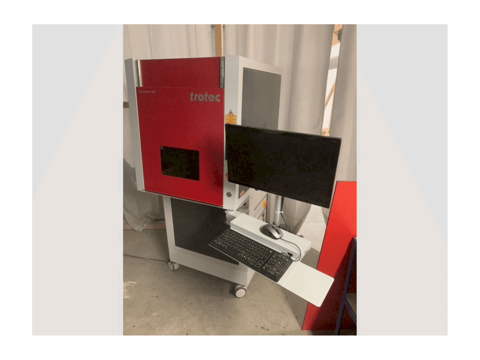 Widok z przodu maszyny Trotec Speedmarker 700 SM700HT