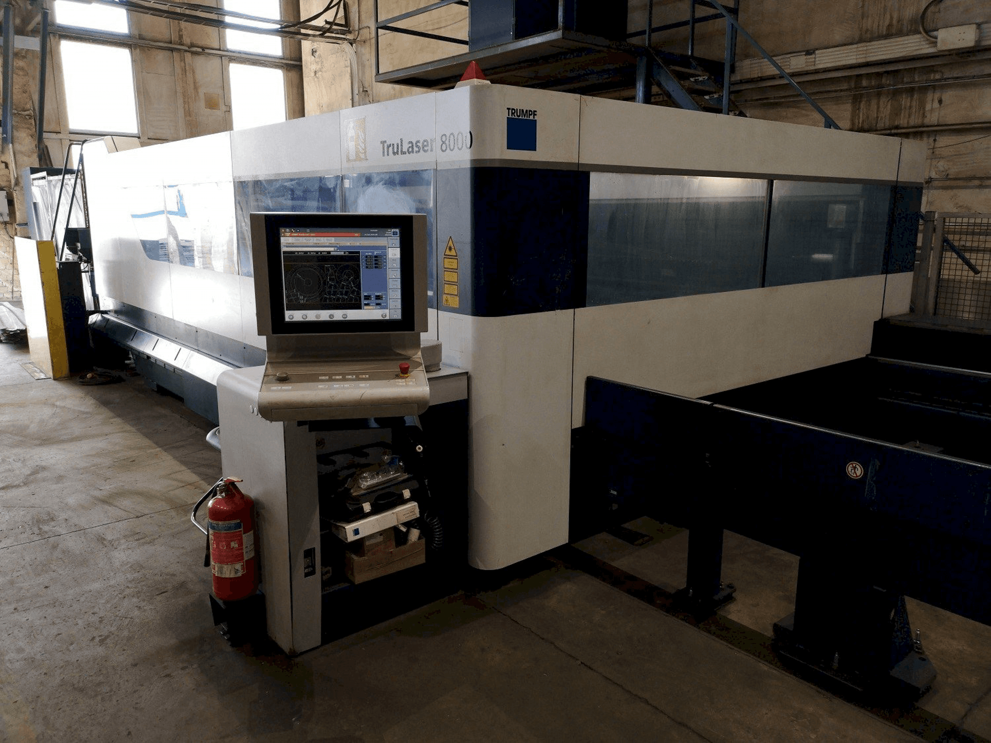Widok z przodu maszyny Trumpf TruLaser 8000