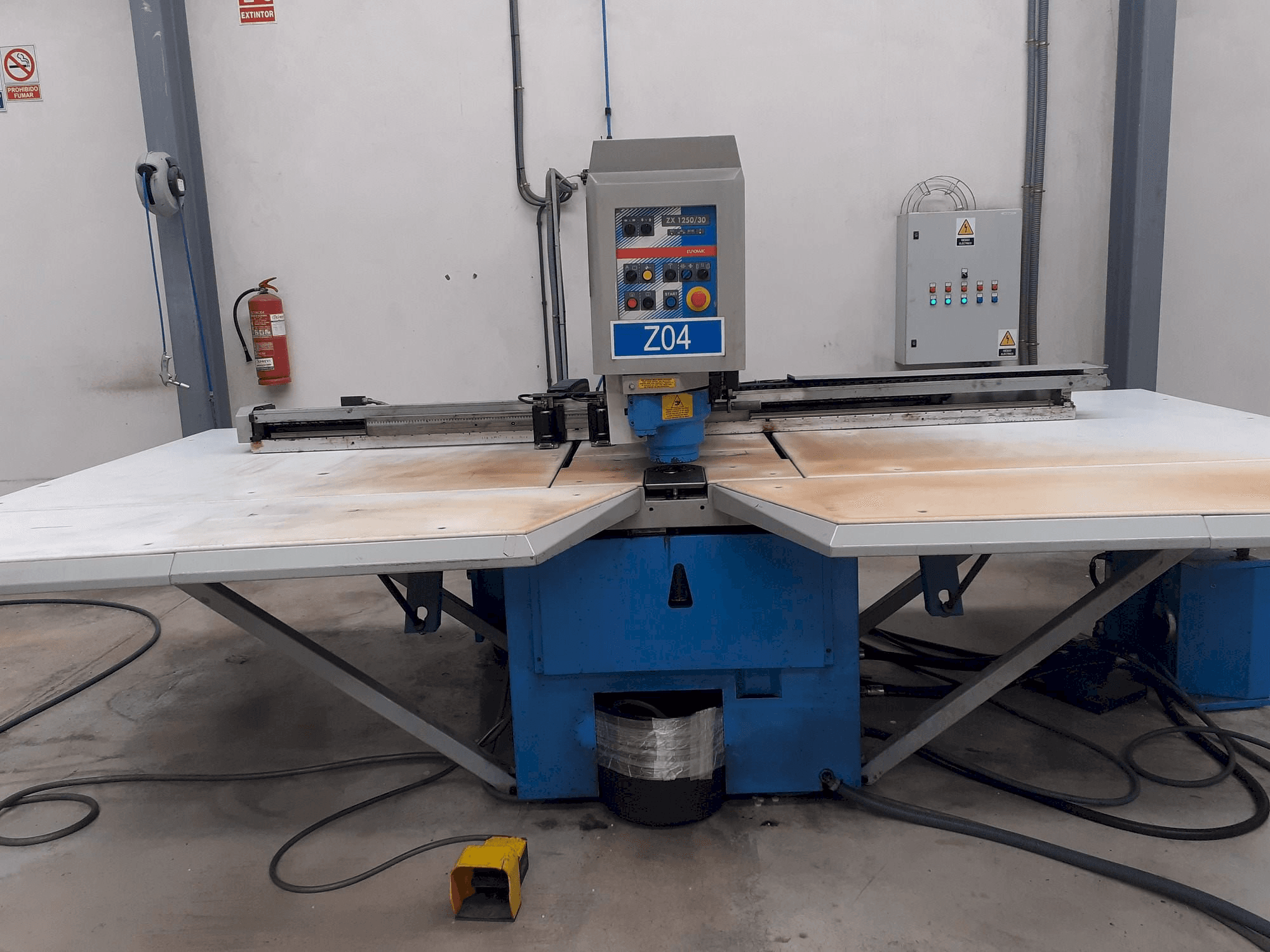 Widok z przodu maszyny Euromac ZX125-30