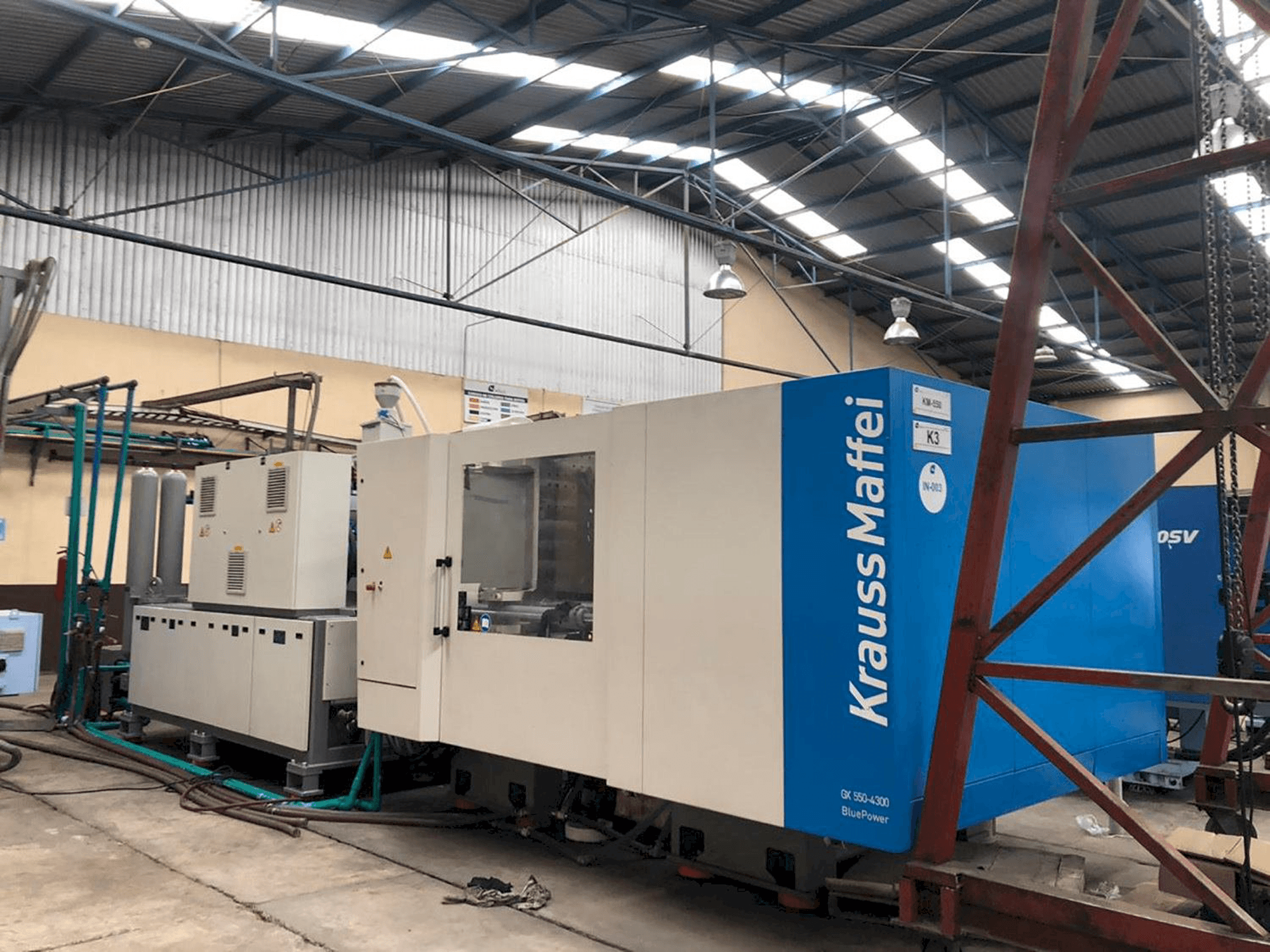 Widok z przodu maszyny Krauss Maffei 550-4300 GX