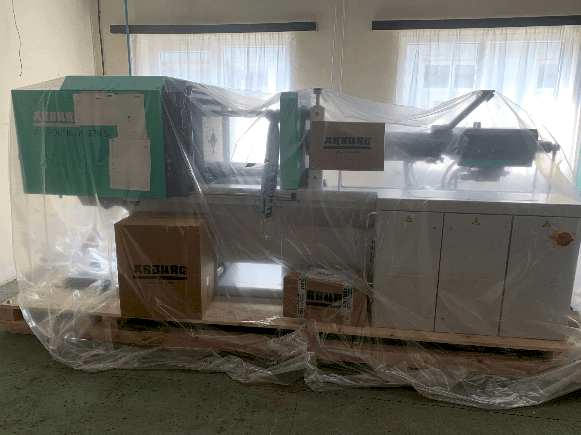 Widok z przodu maszyny Arburg 370 S 600-290 U