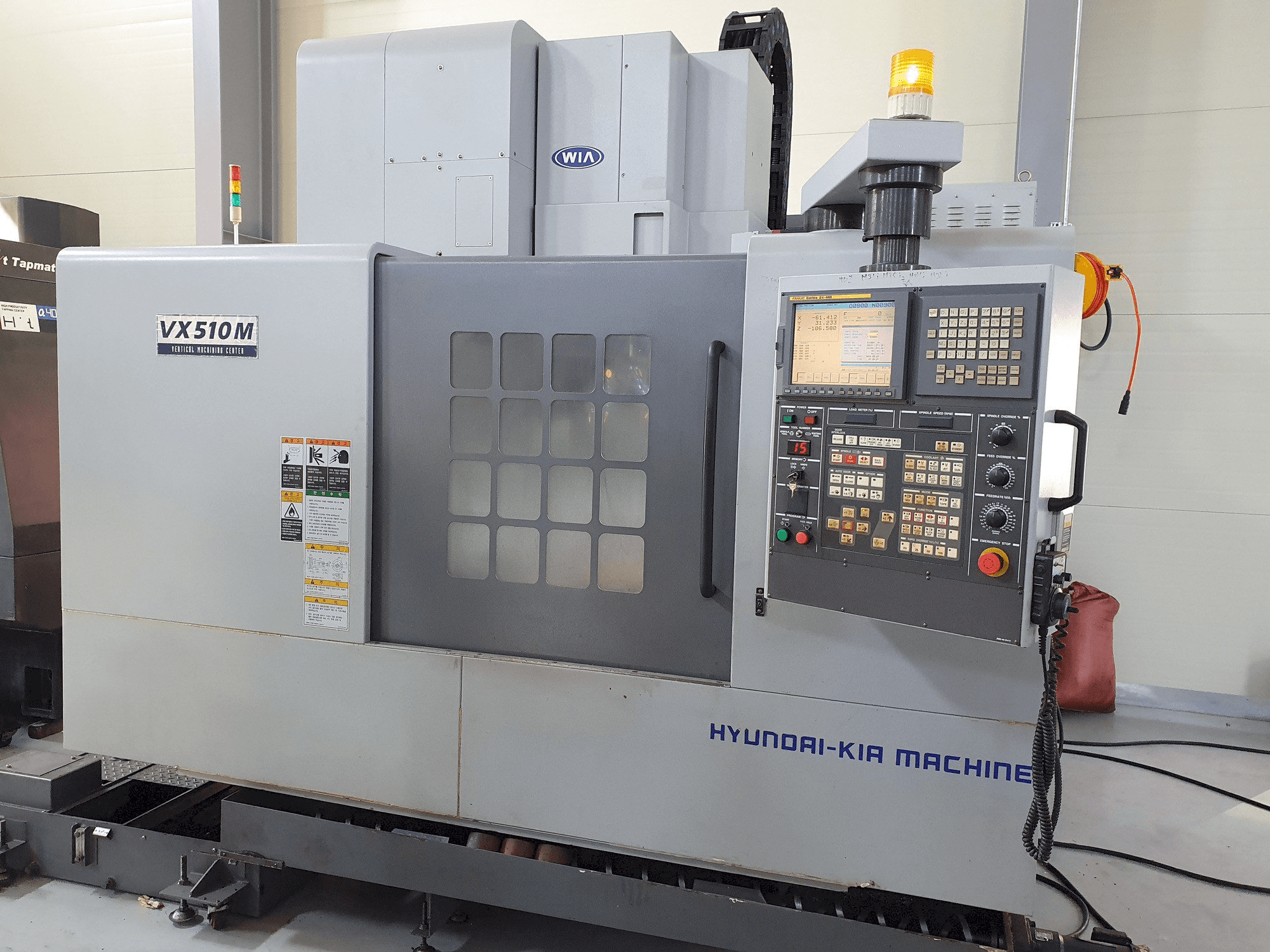 Widok z przodu maszyny Hyundai Kia VX510M