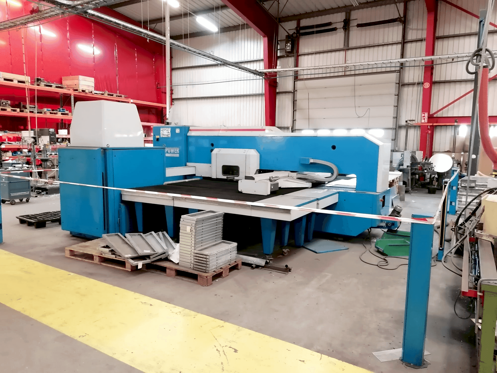 Widok z przodu maszyny Finn-Power F5-20 SB/AM