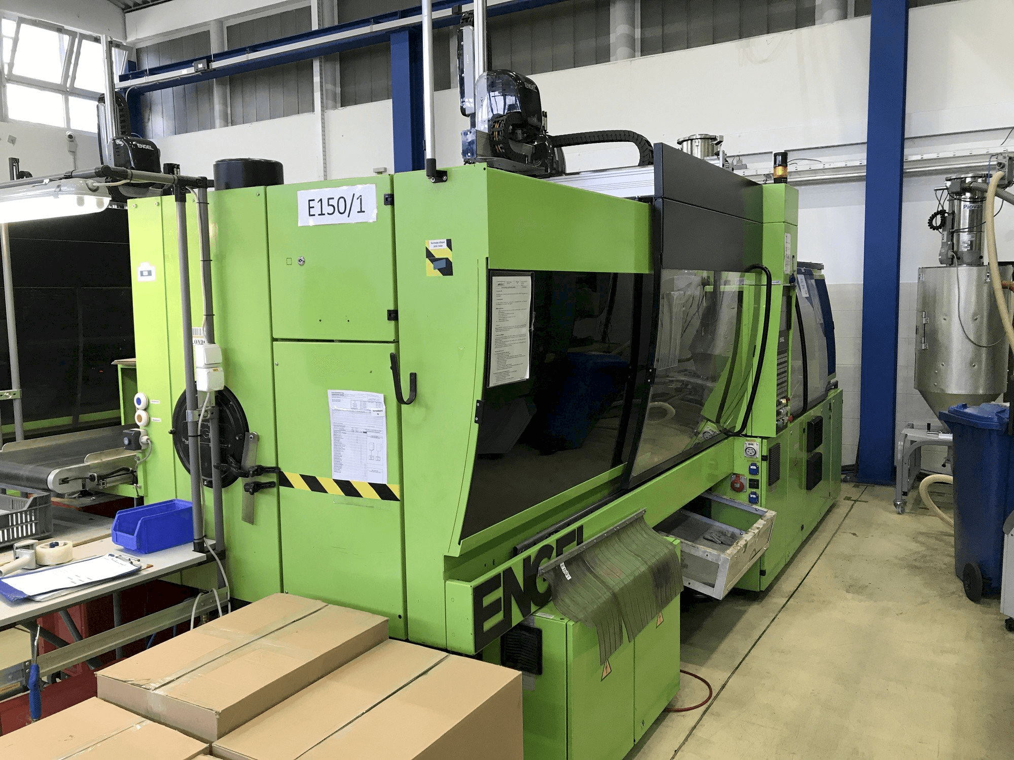 Widok z przodu maszyny ENGEL VC 750/150 Plus