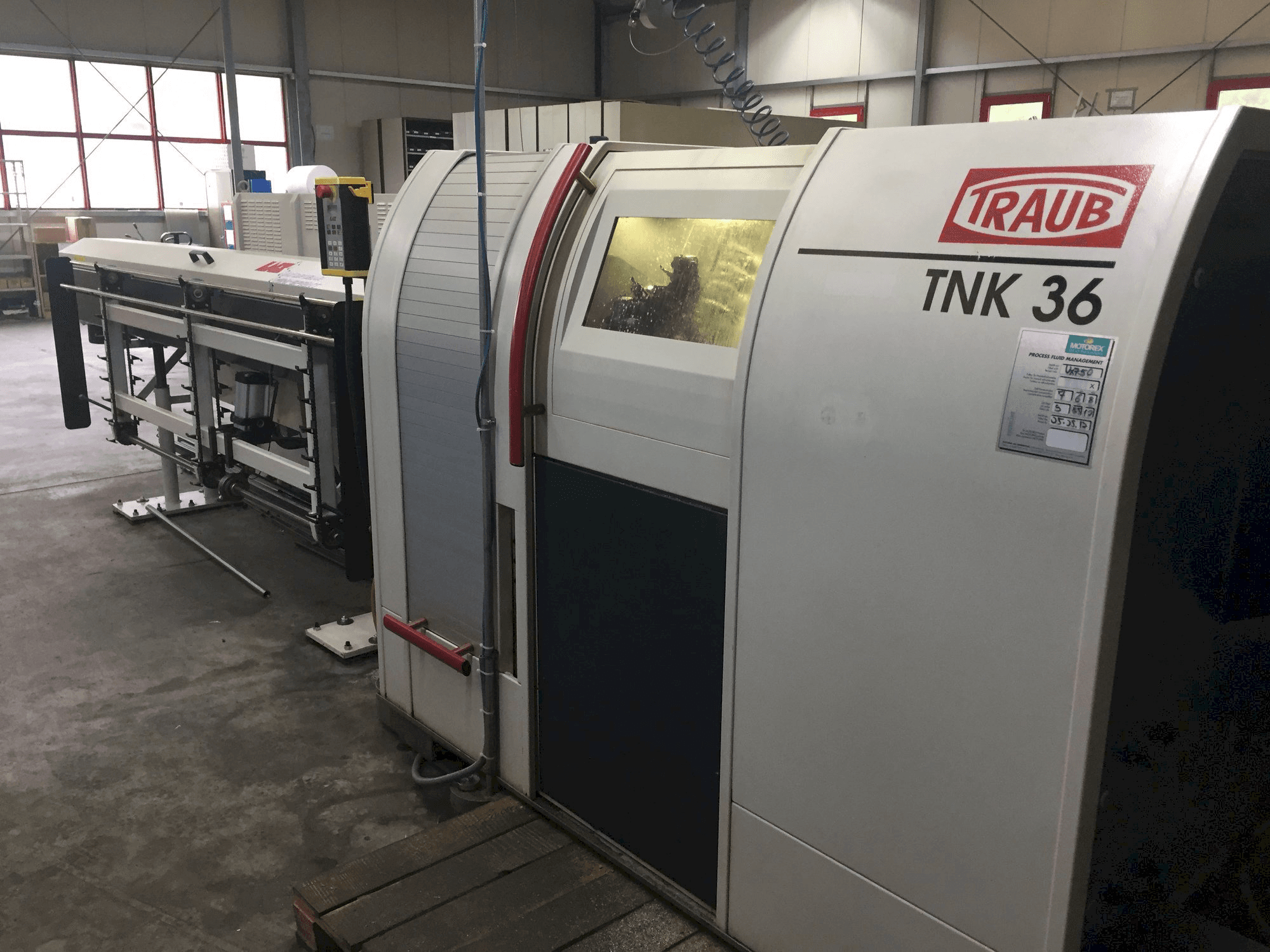 Widok z przodu maszyny TRAUB TNK 36