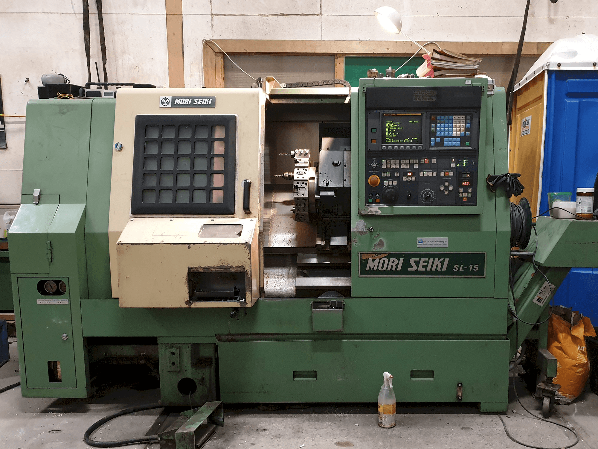 Widok z przodu maszyny MORI SEIKI SL-15
