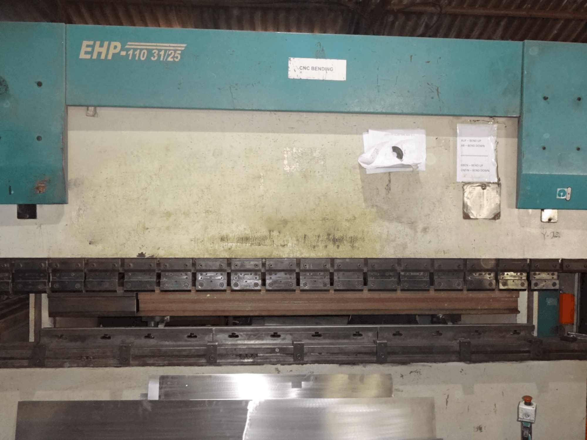 Widok z przodu maszyny Hindustan Hydraulics EHP 110