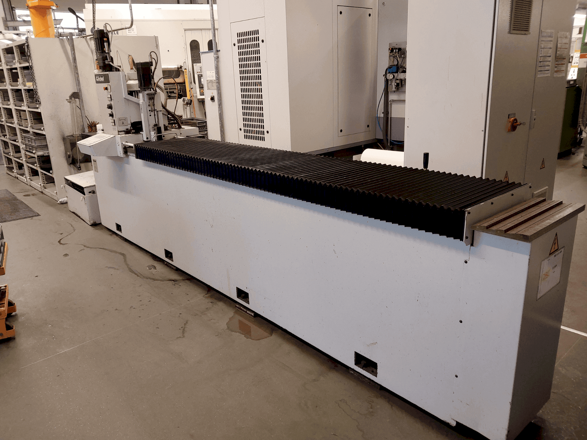 Widok z przodu maszyny GÖCKEL G50 elTrob